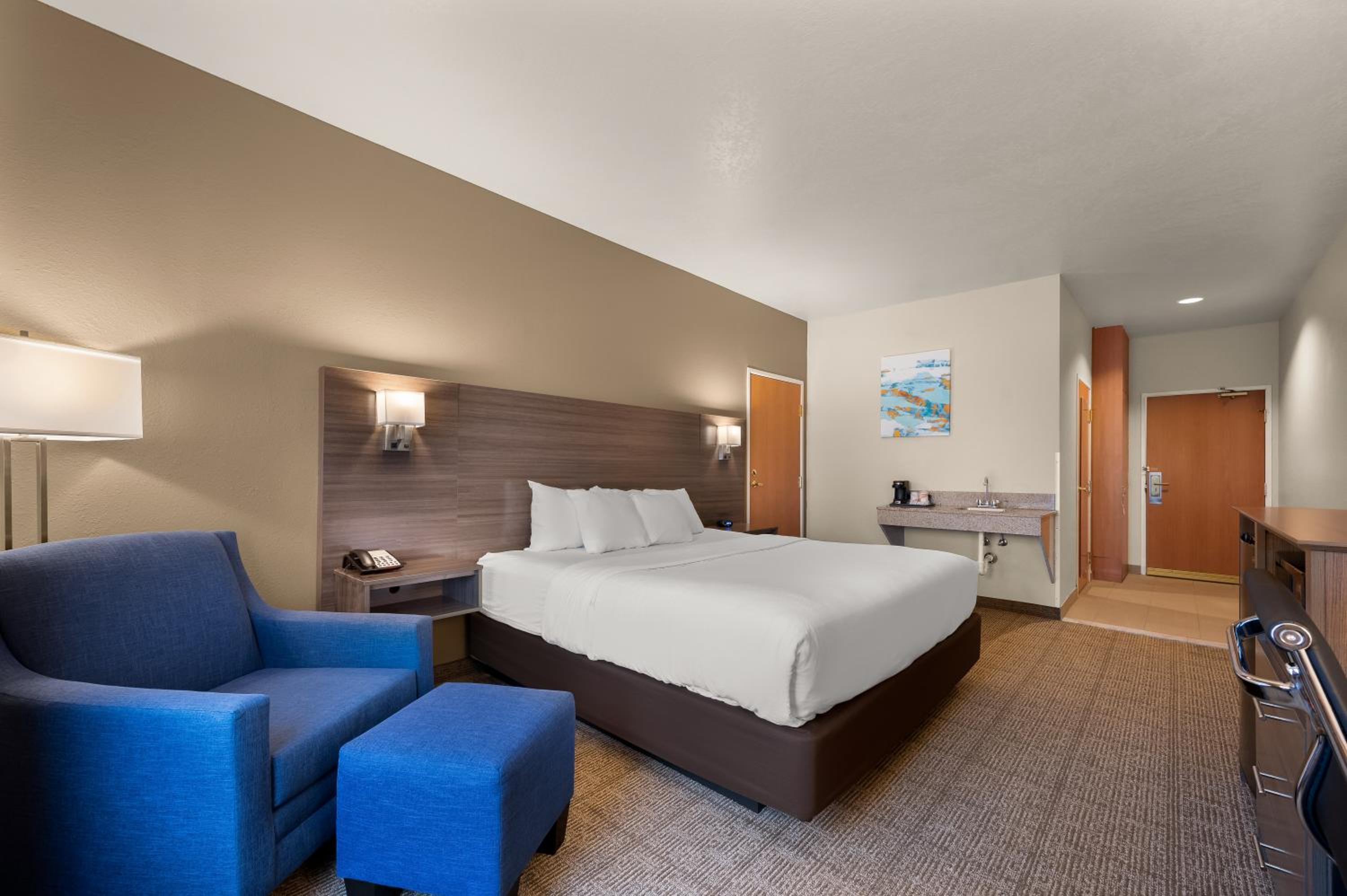 King Suite - Accessible/Non-Smoking - Photo 2