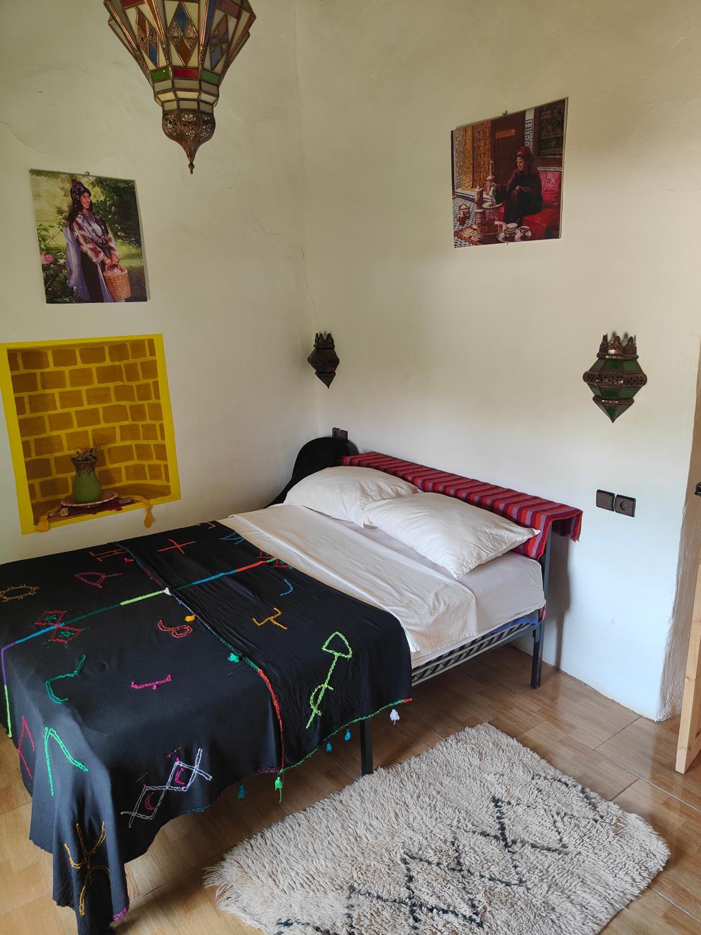 Standard Double Room with Shared Bathroom photo 3