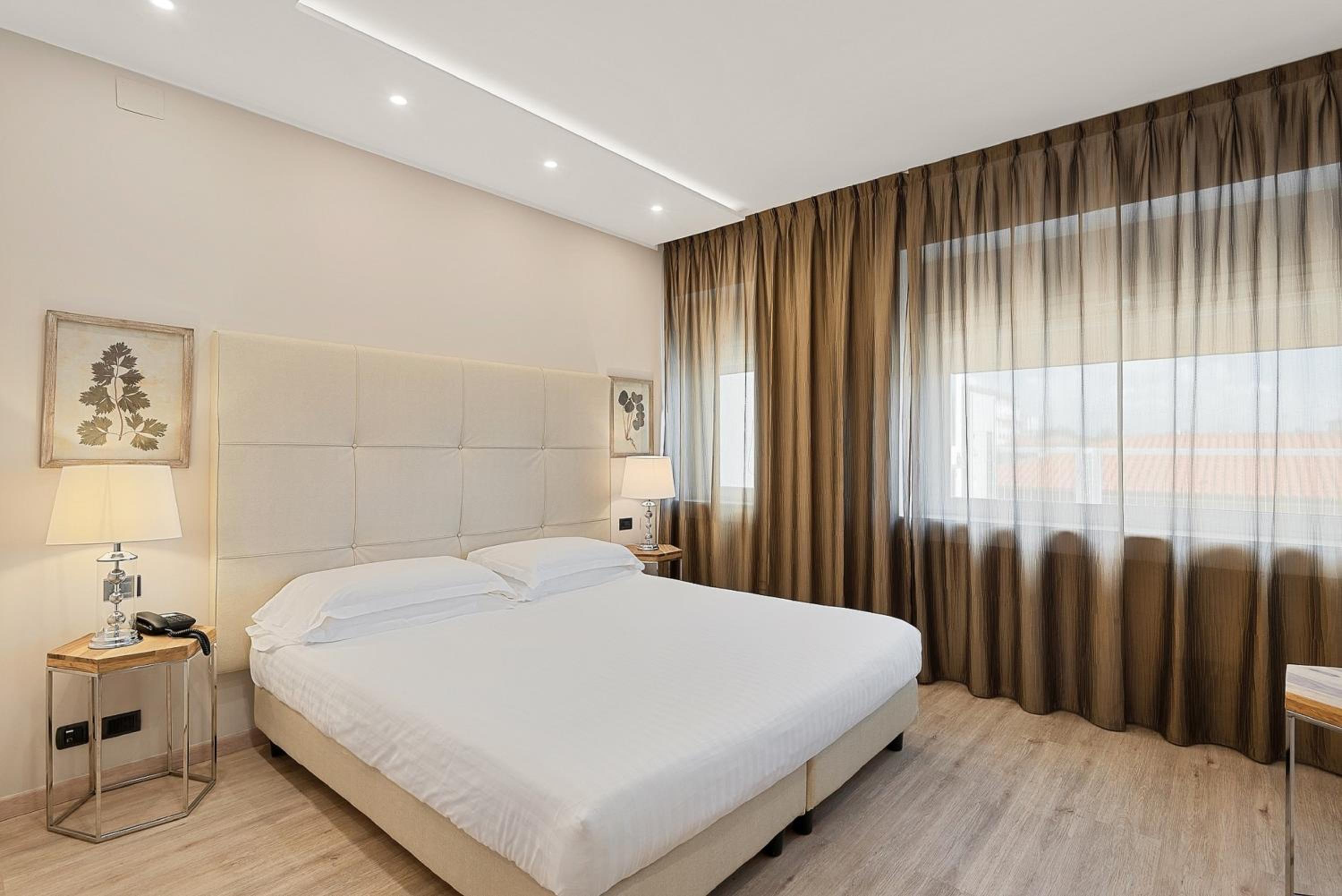 Two-Bedroom Suite - Photo 4