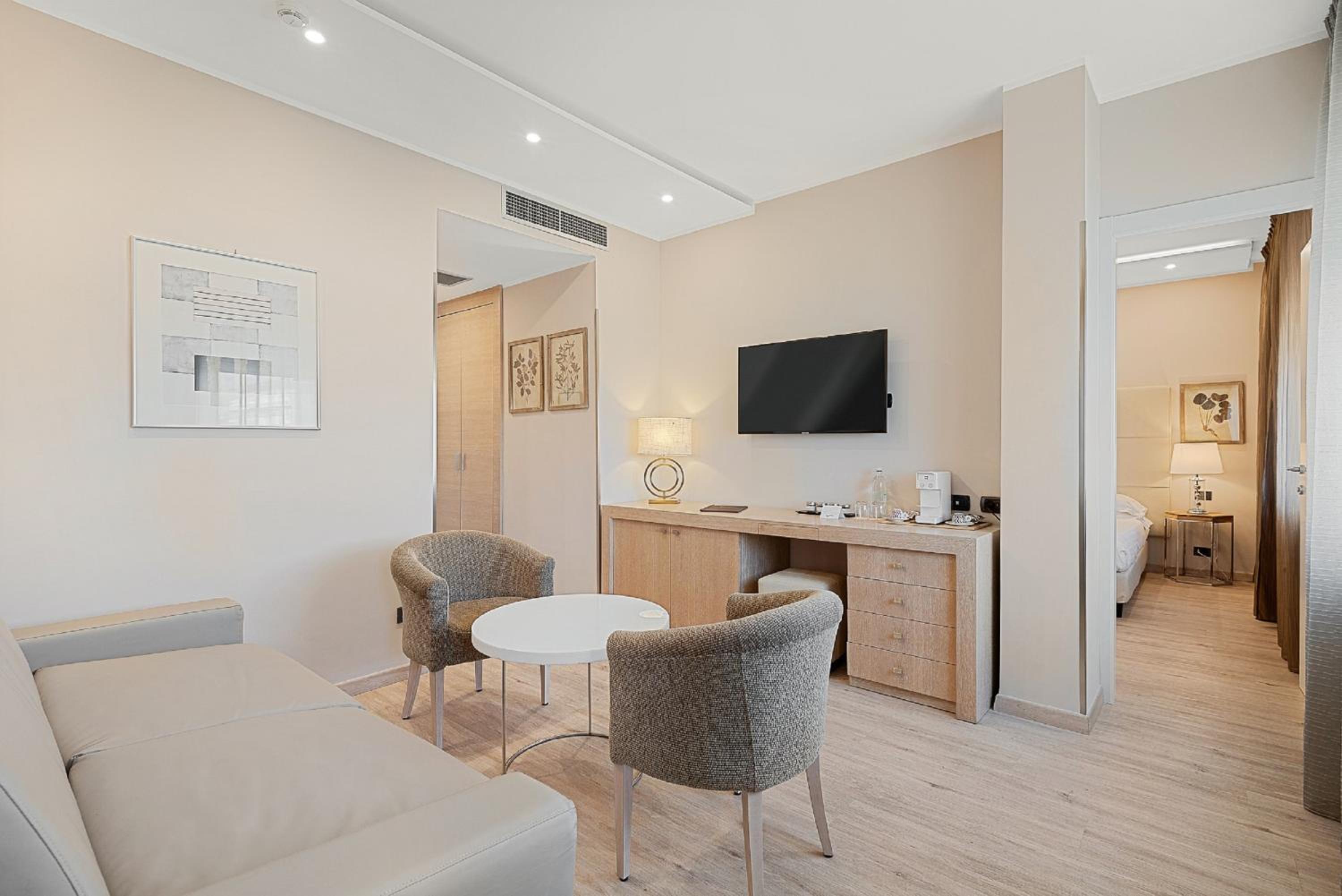 Two-Bedroom Suite - Photo 5