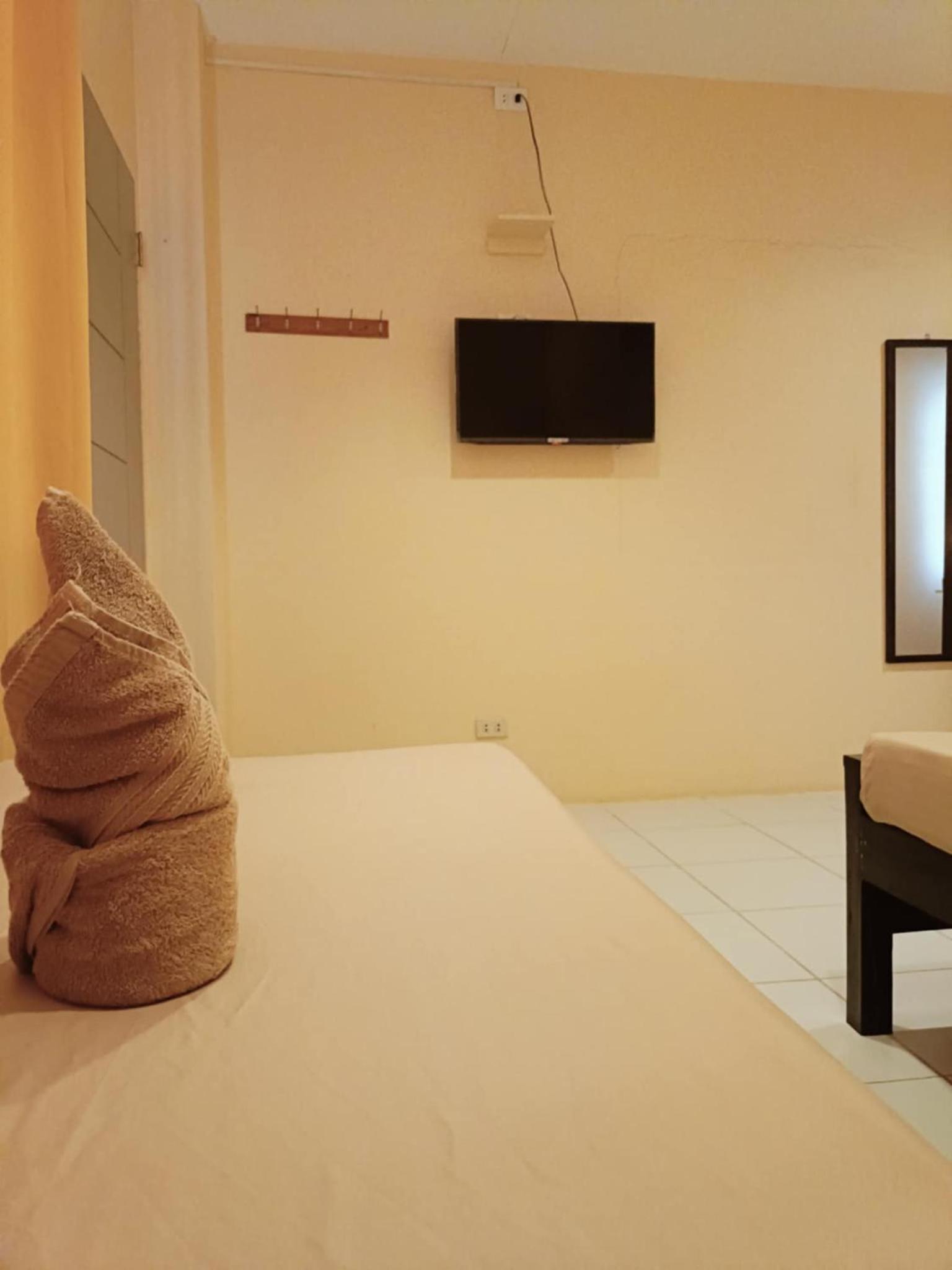 Standard Twin Room - Photo 10