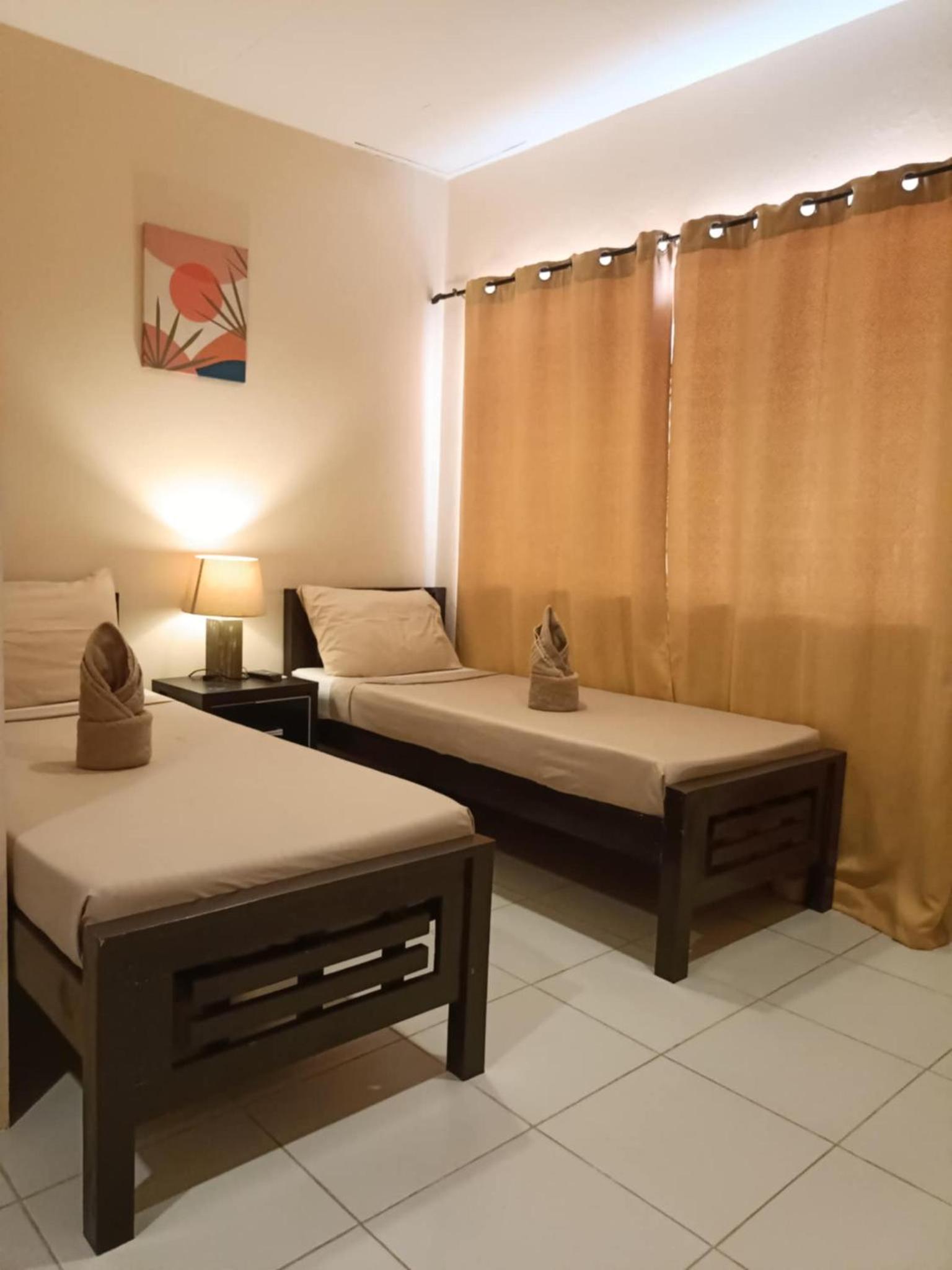 Standard Twin Room - Photo 9