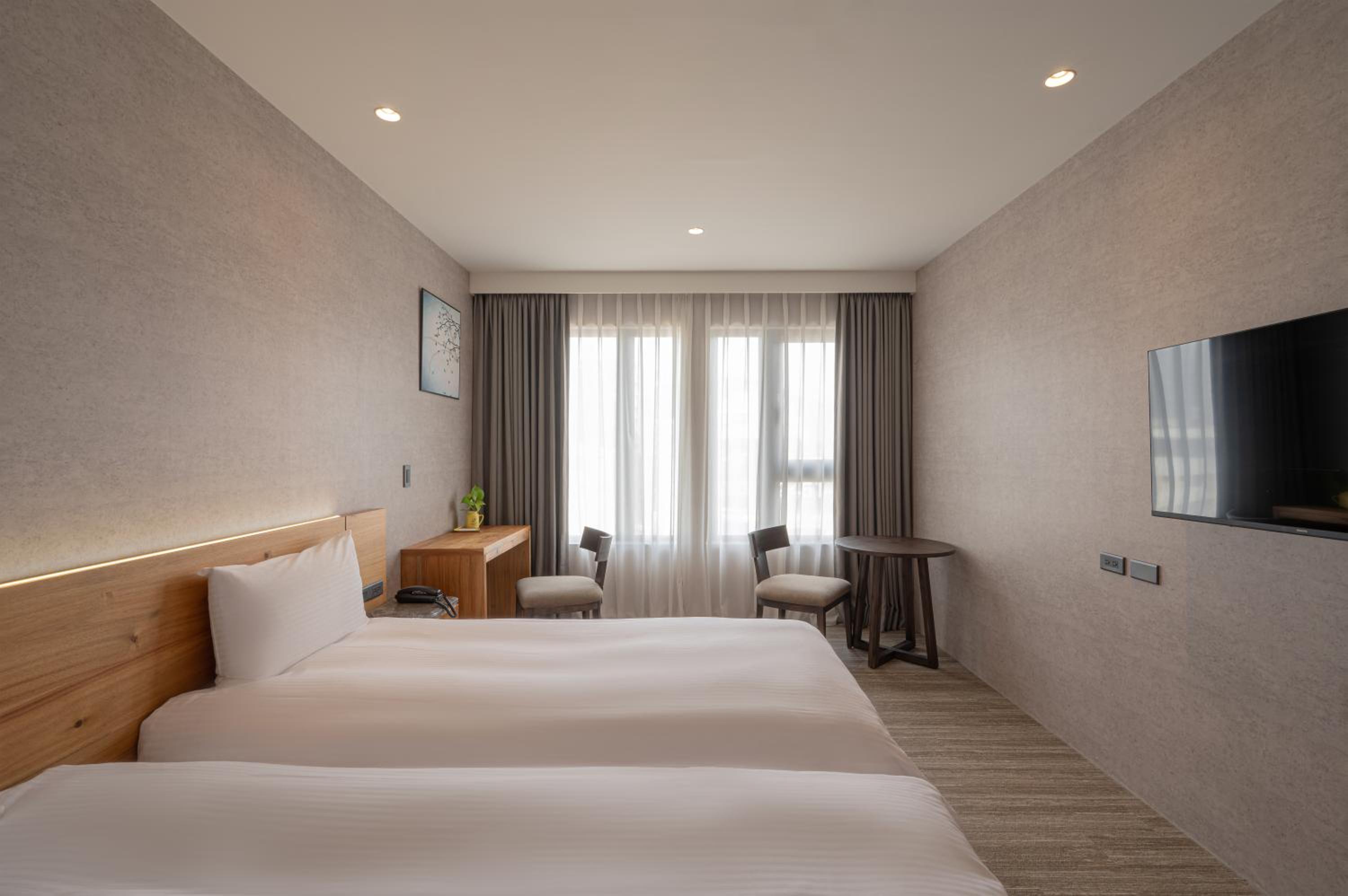 Standard Twin Room - Photo 4