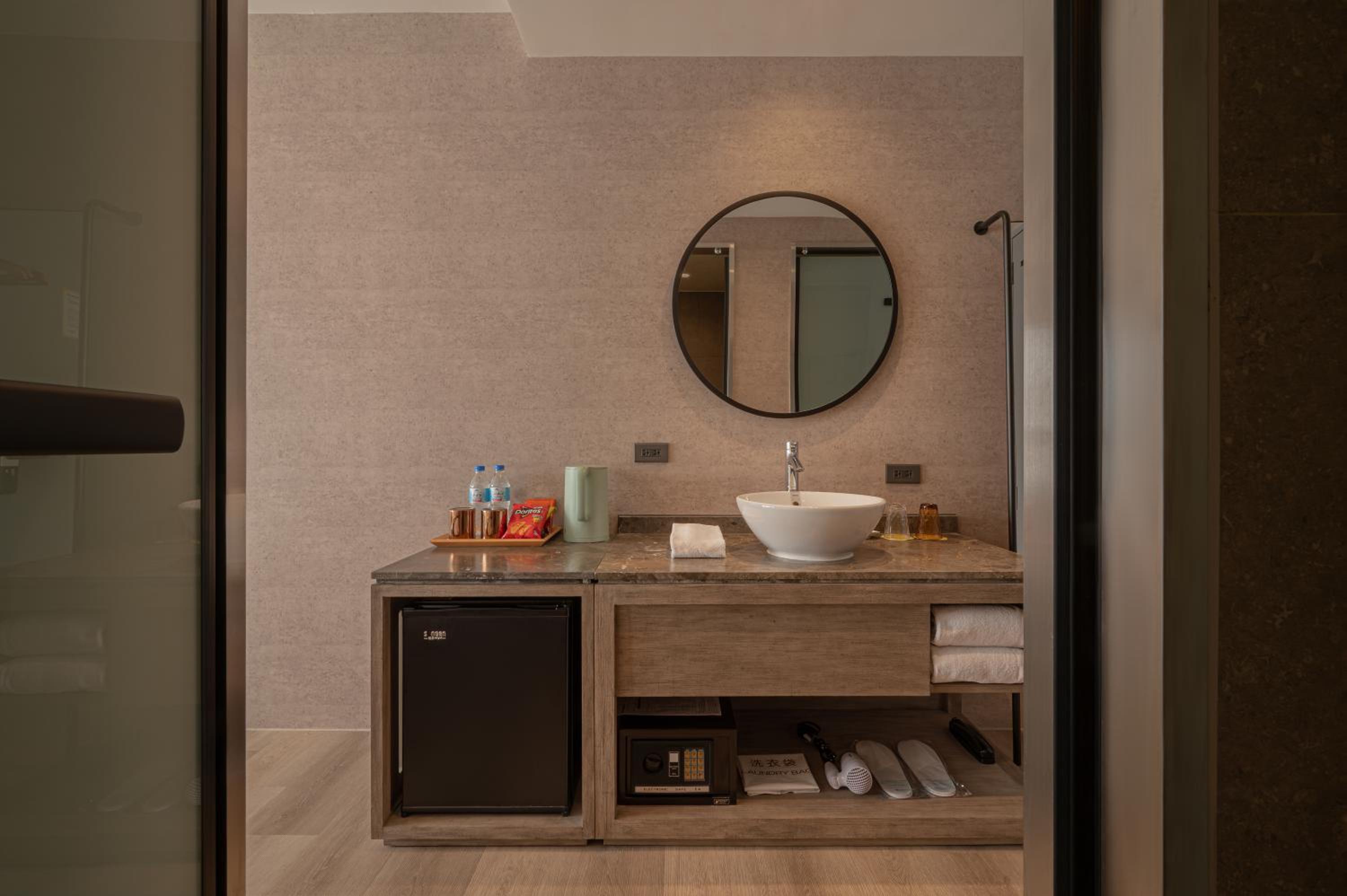 Standard Twin Room - Photo 5