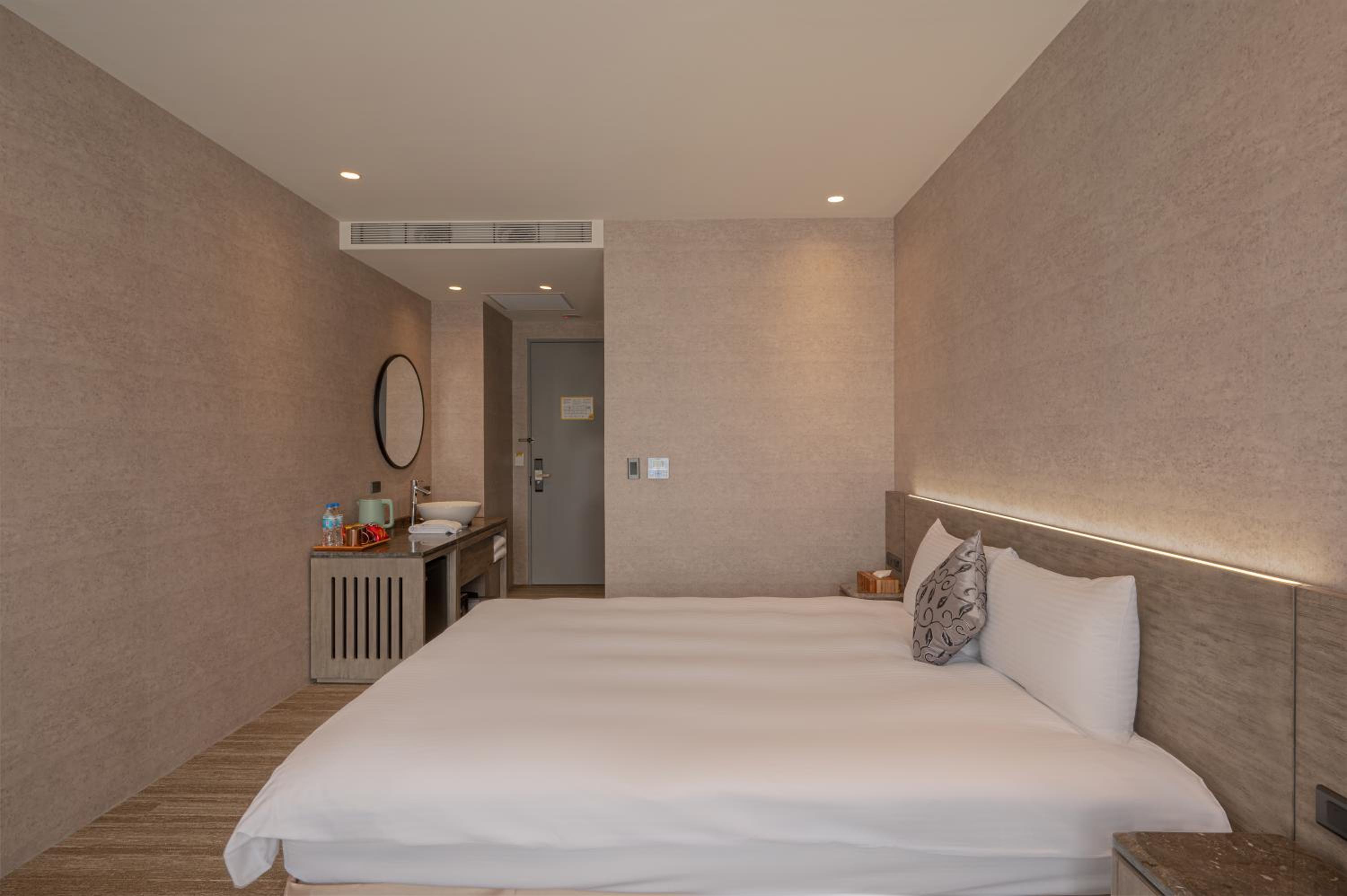 Standard Queen Room photo 2