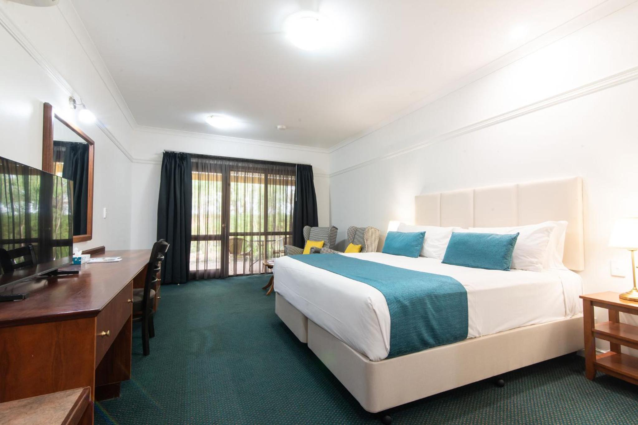Superior King Room - Photo 7