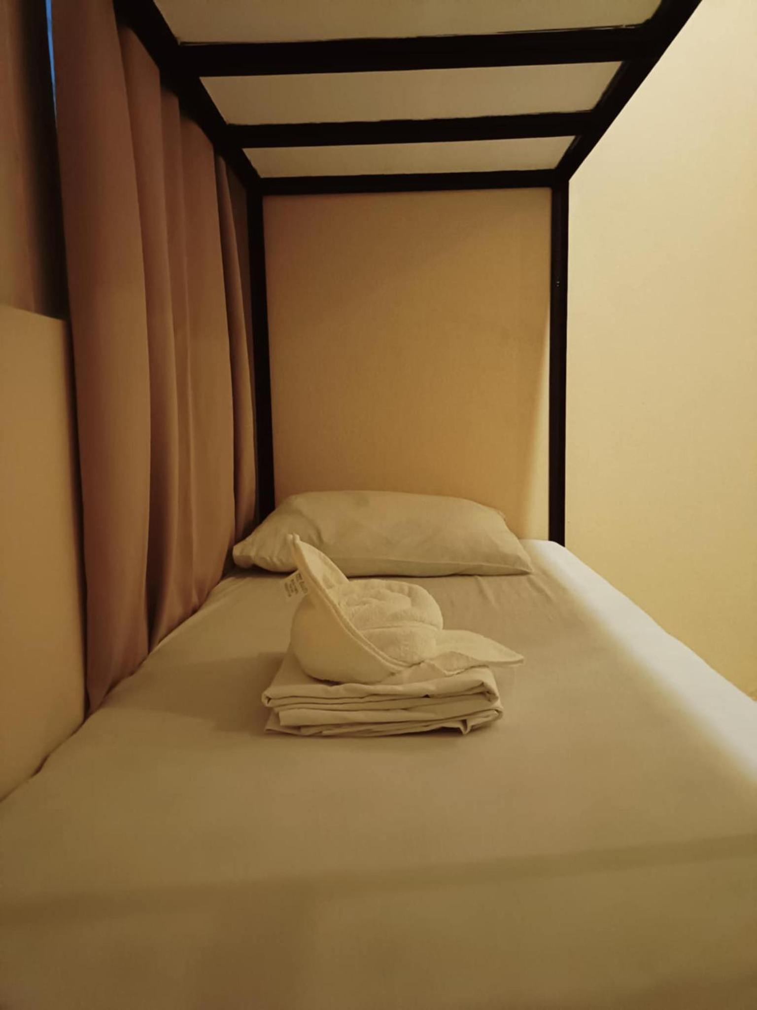 6-Bed Mixed Dormitory Room photo 3