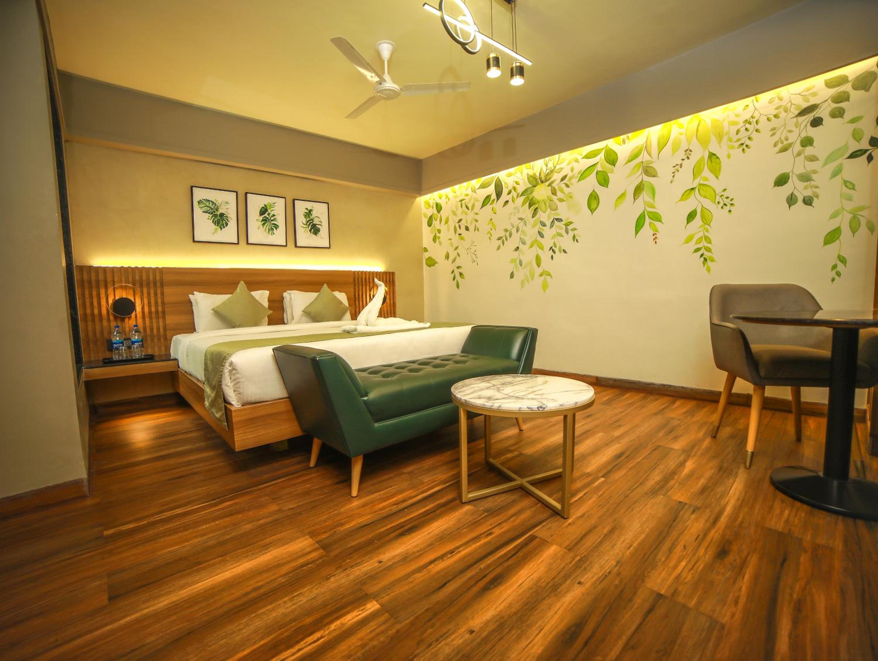 Suite with Balcony - Photo 3