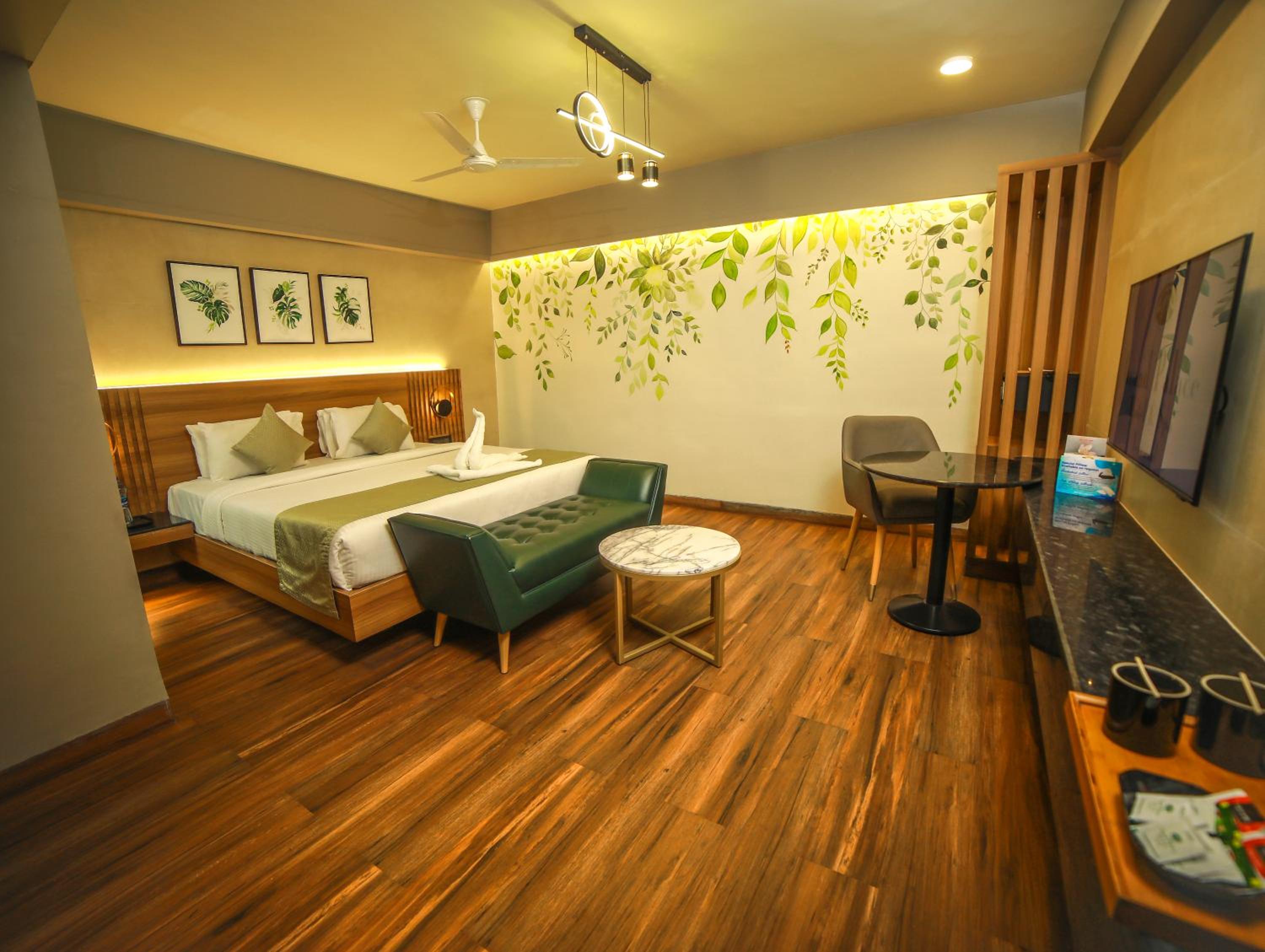 Suite with Balcony - Photo 4