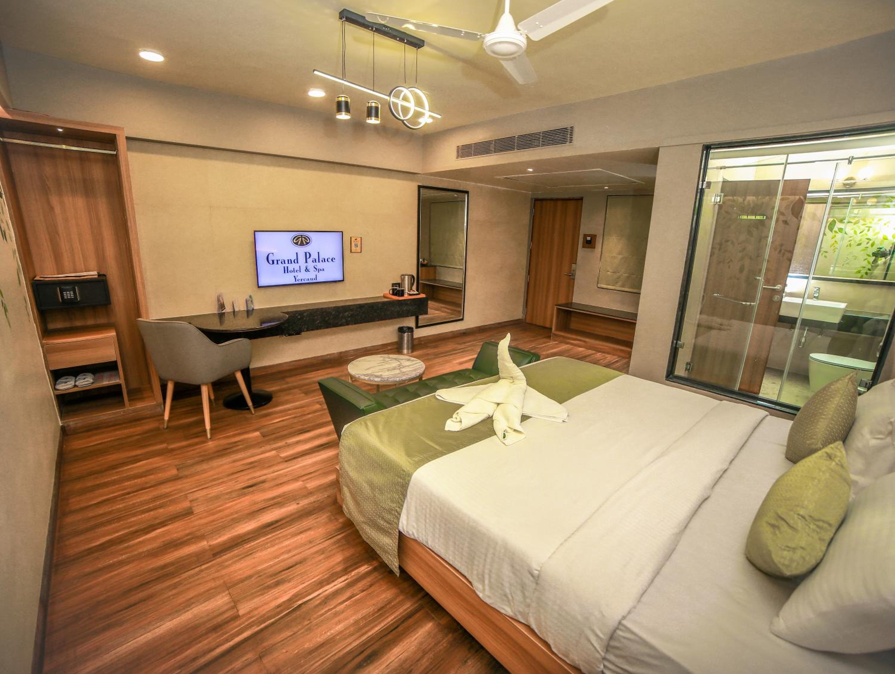 Suite with Balcony - Photo 5