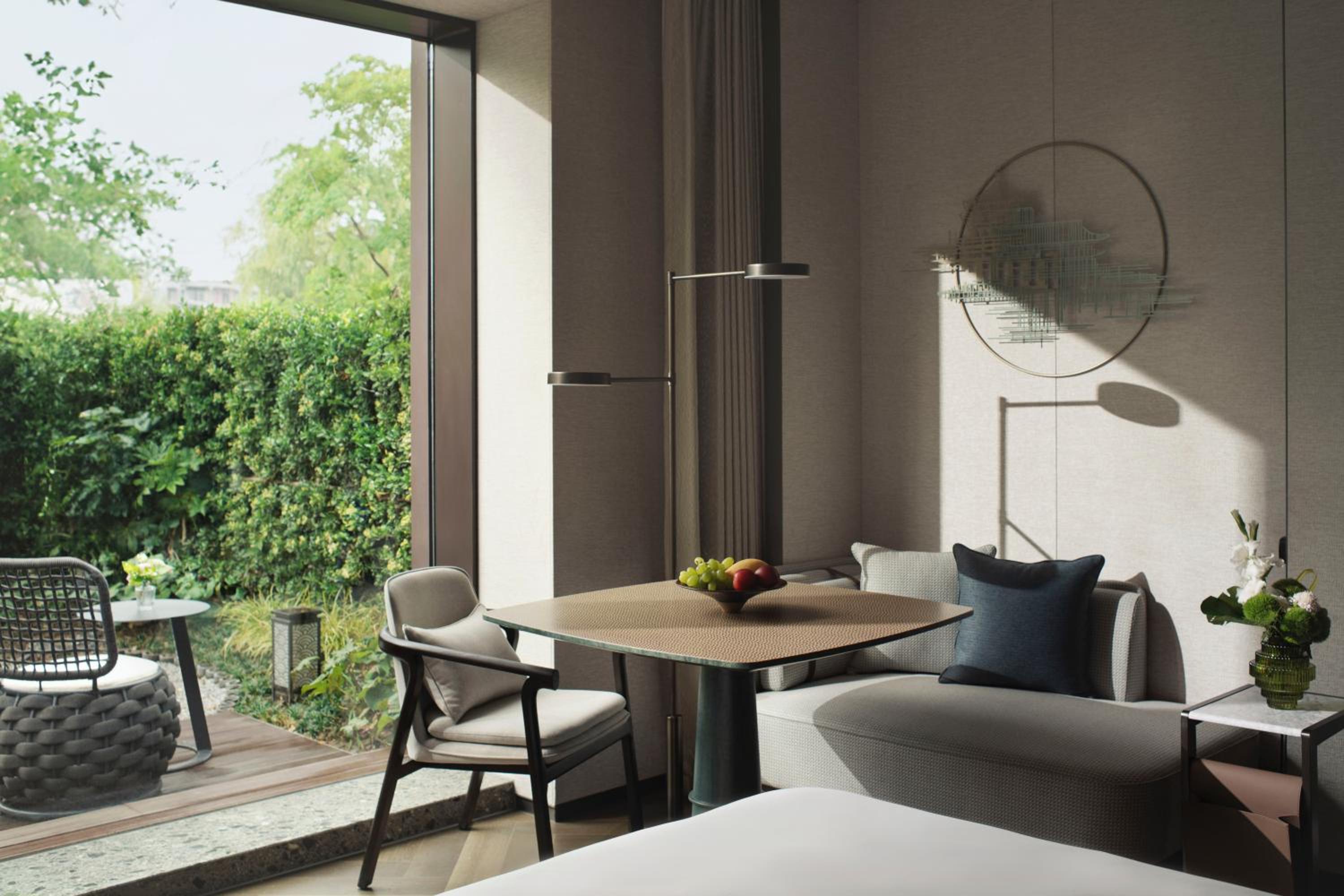 Classic King Room with Courtyard View