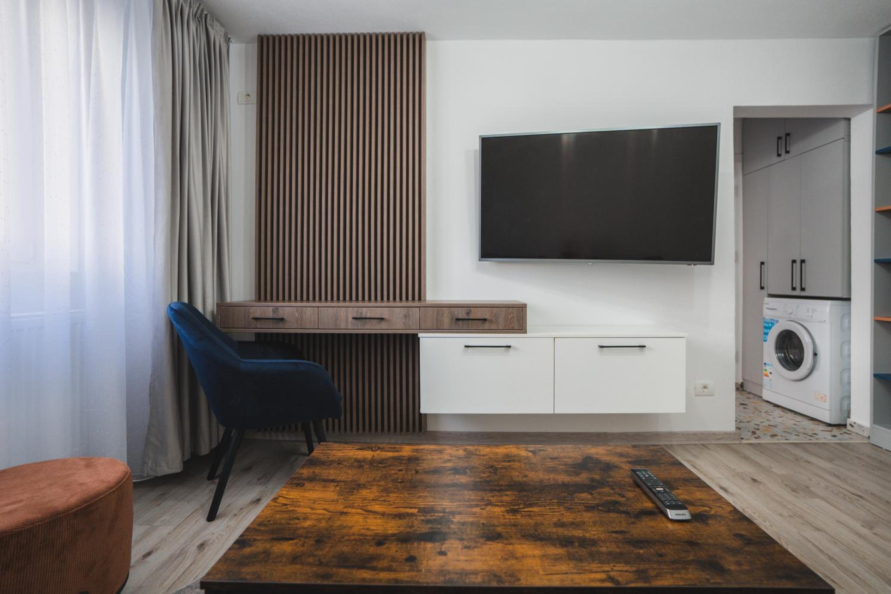One-Bedroom Apartment photo 1