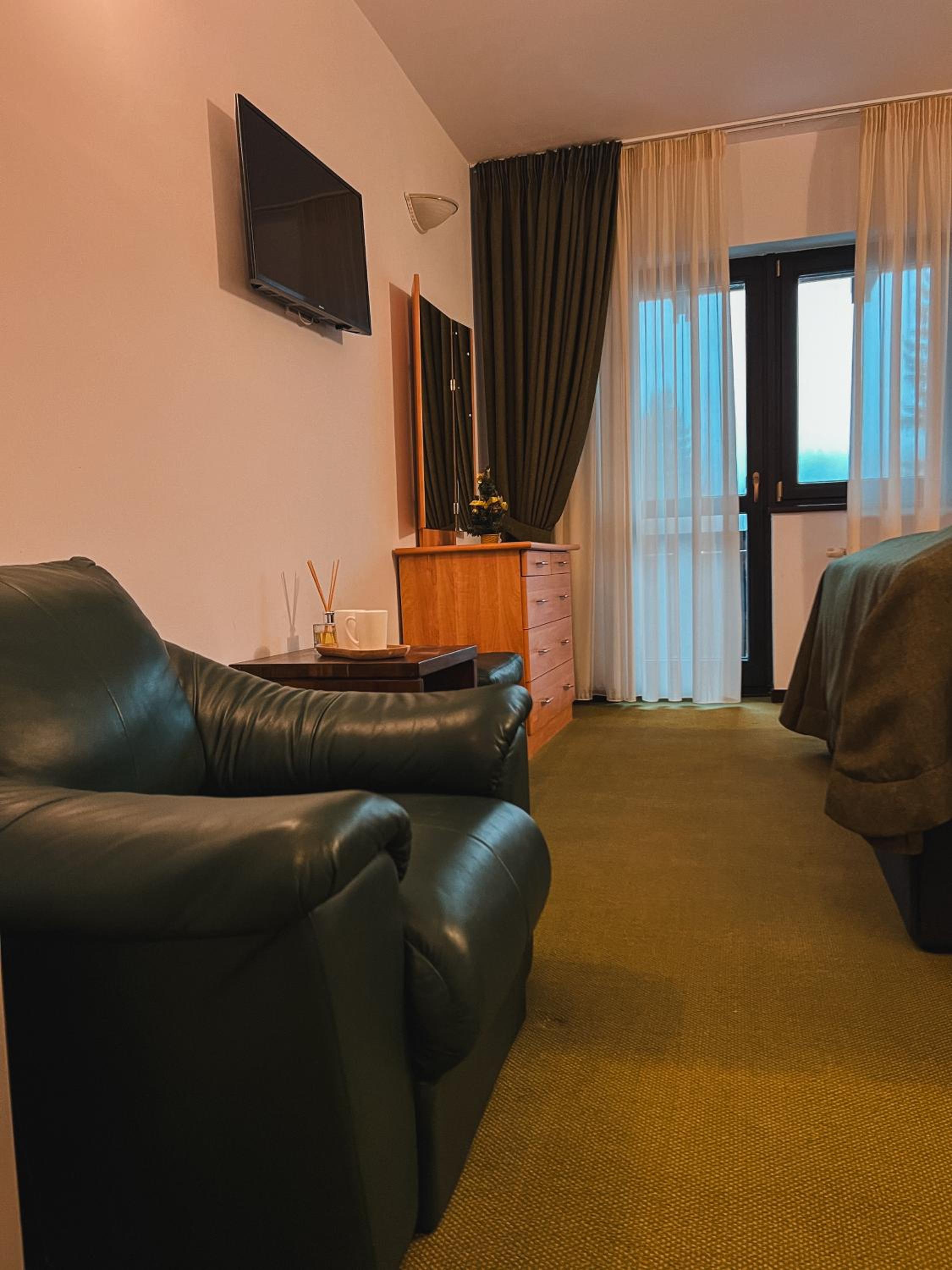 Double or Twin Room with Mountain View photo 3