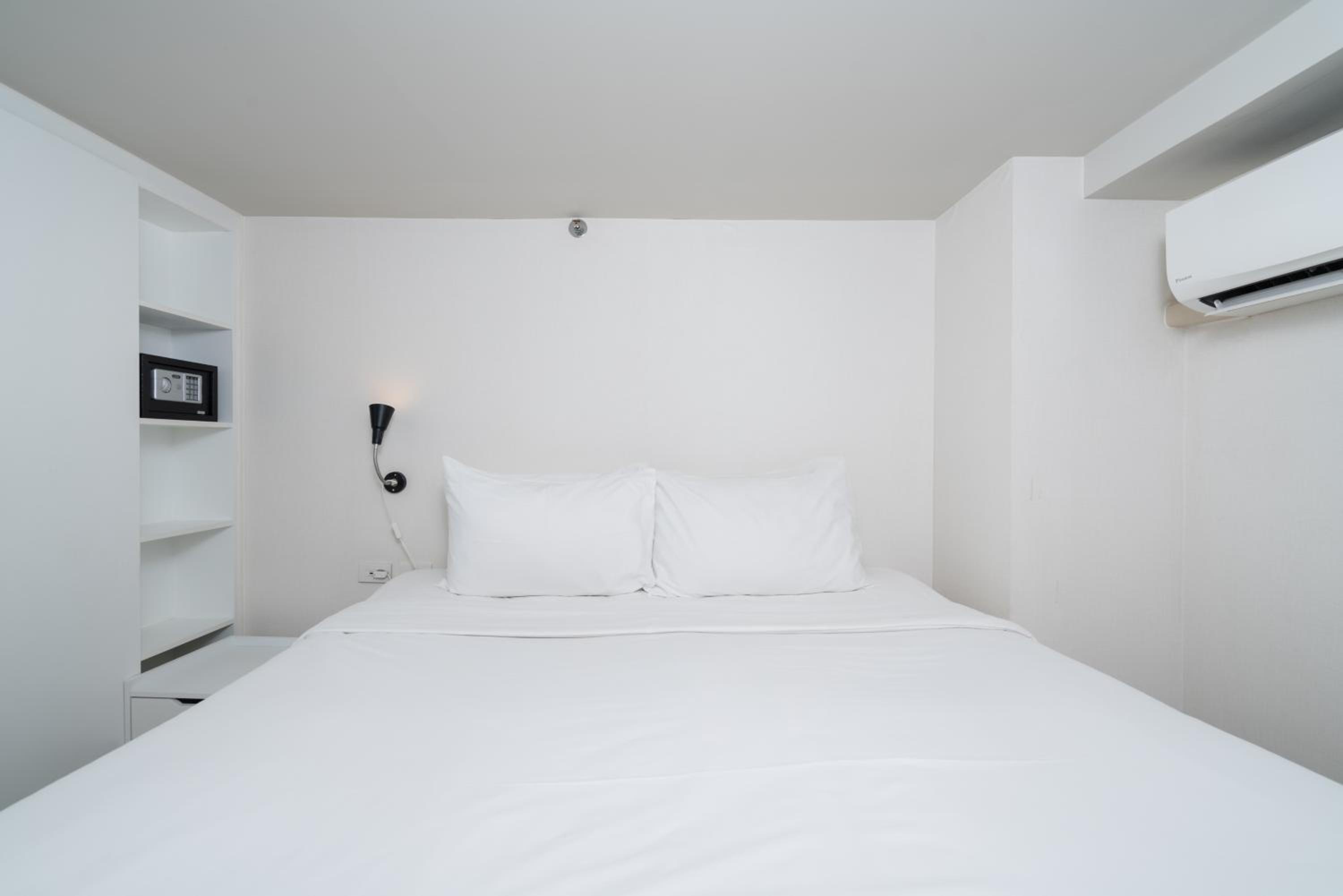Deluxe King Room with Living Room - Duplex/Non-Smoking photo 2