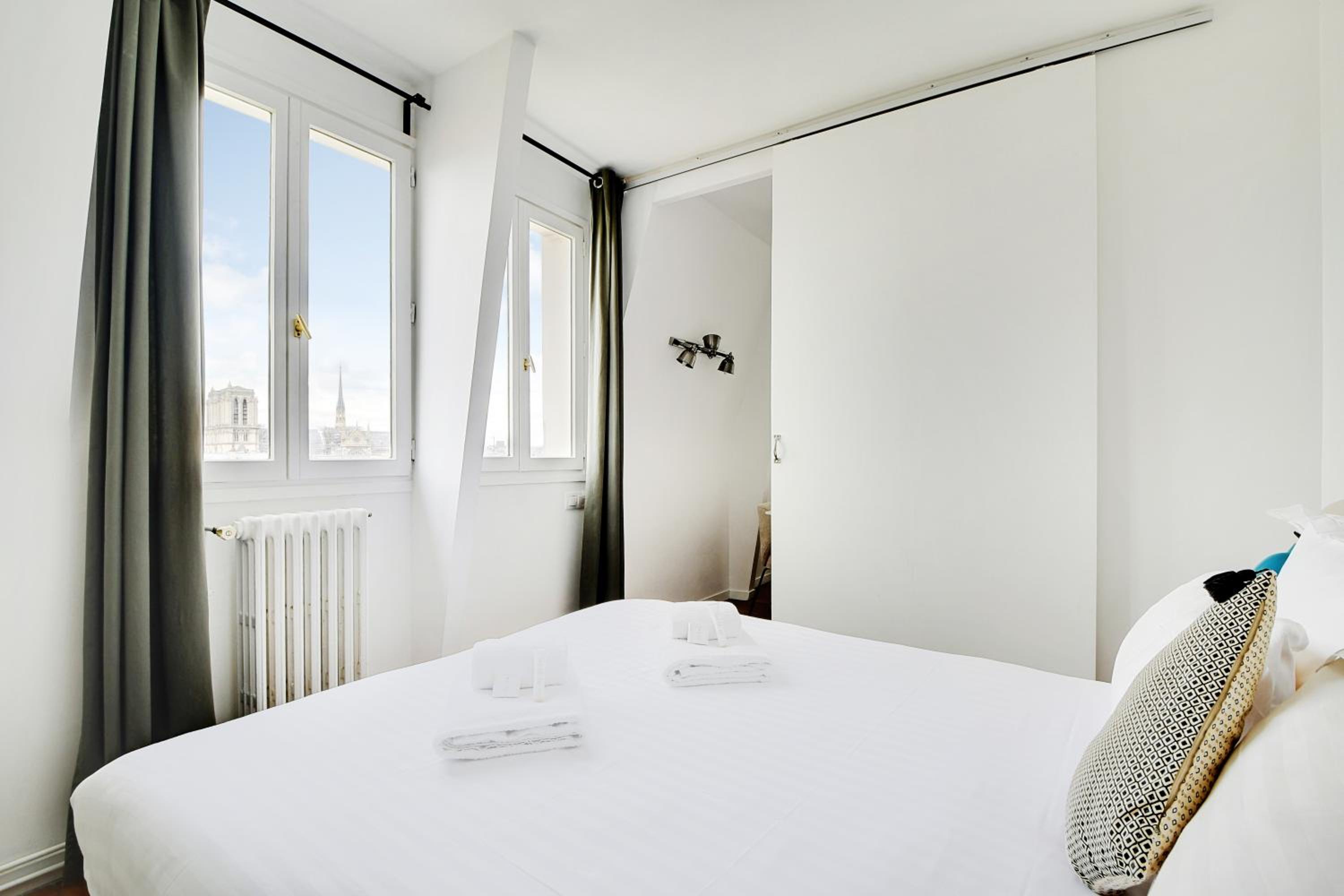 One-Bedroom Apartment - B photo 3