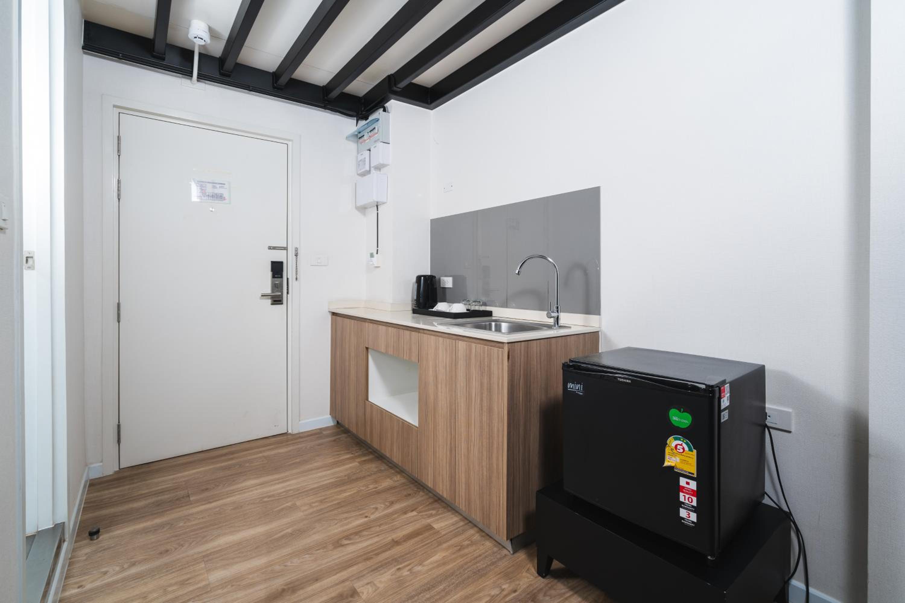 Deluxe King Room - Duplex/Non-Smoking photo 3