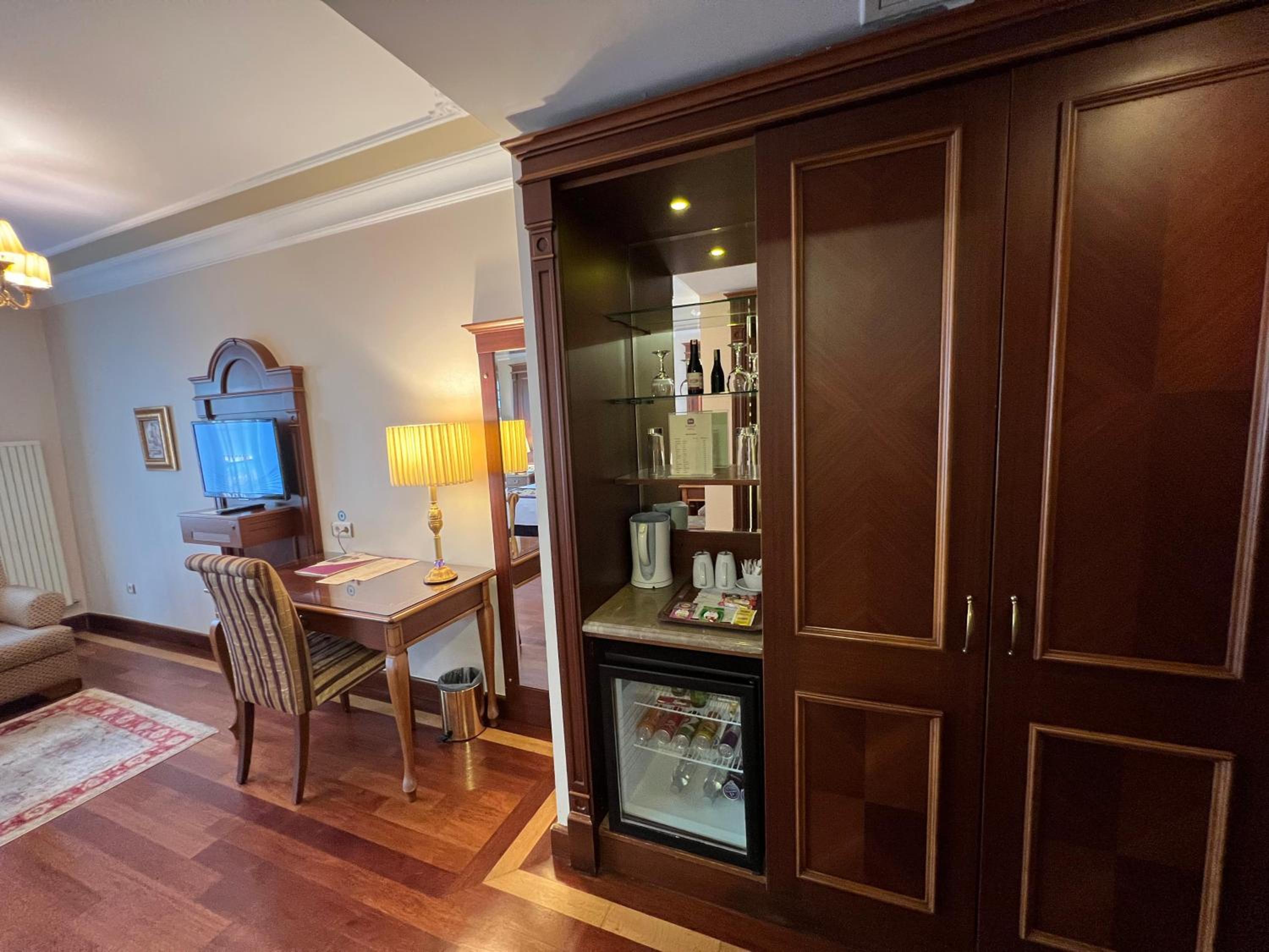 Executive Suite photo 2