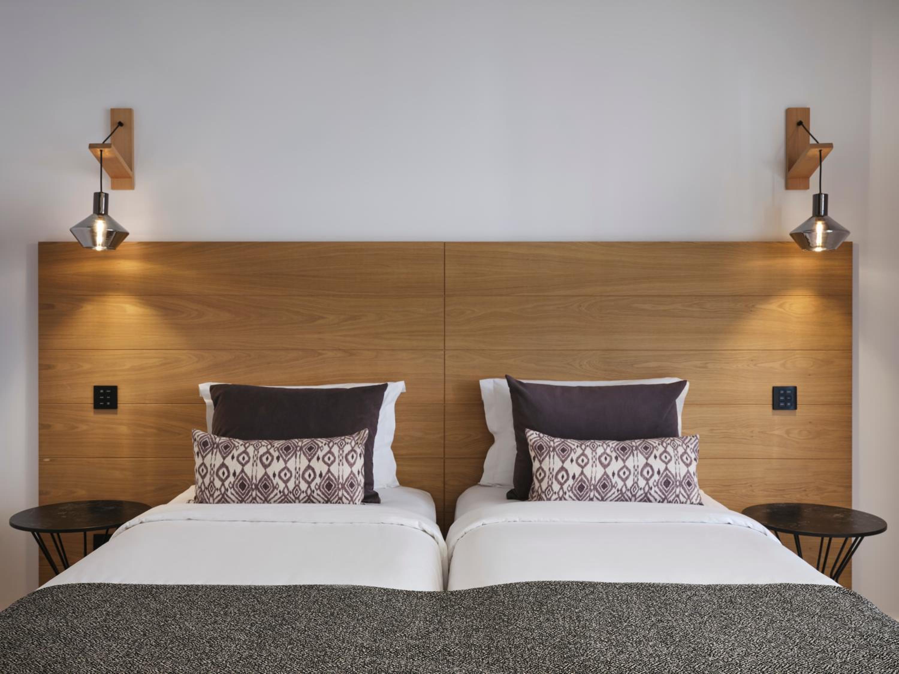 Twin / Double Room with Inland View thumbnail 5