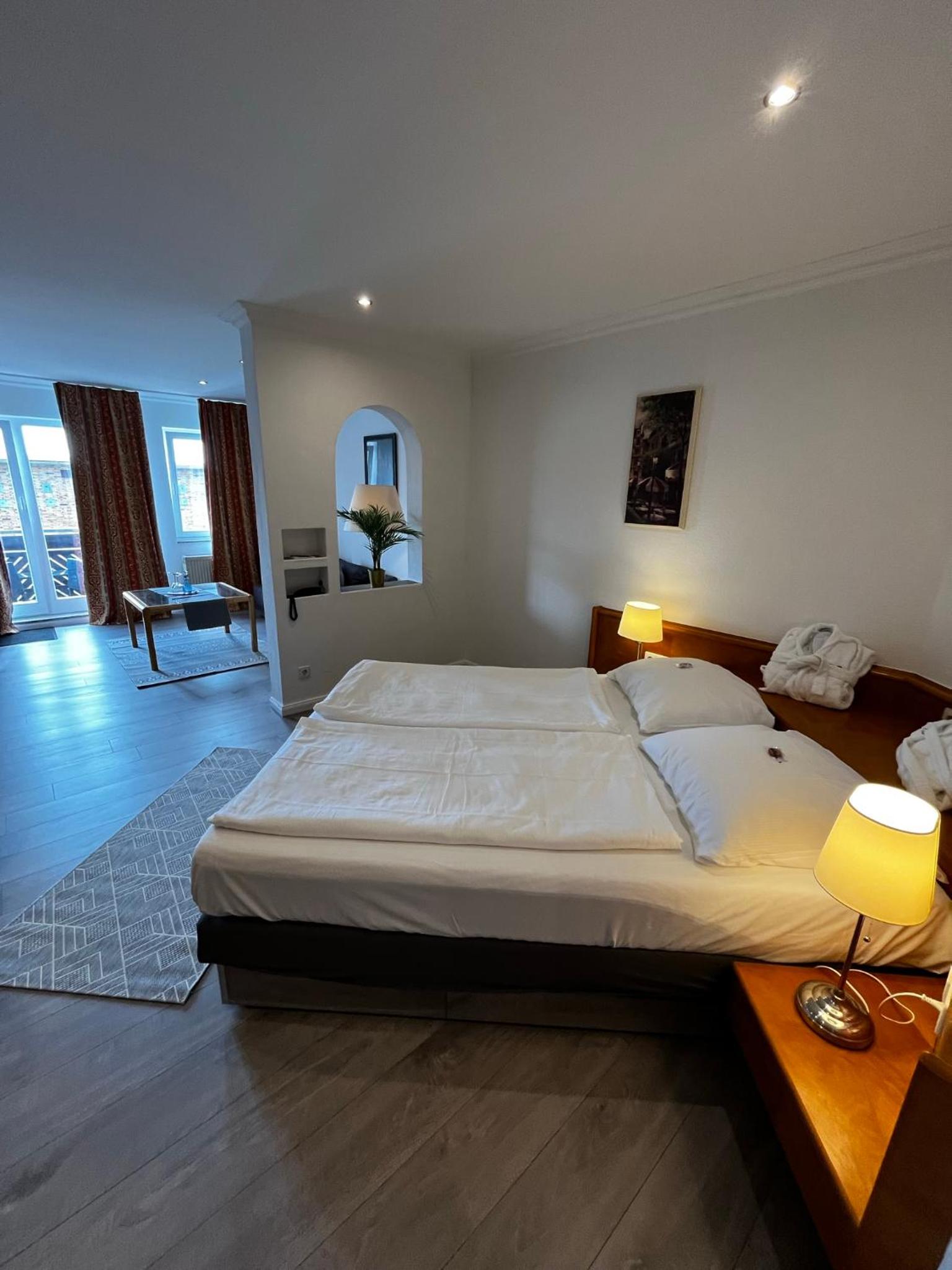 Deluxe Room - Photo 5