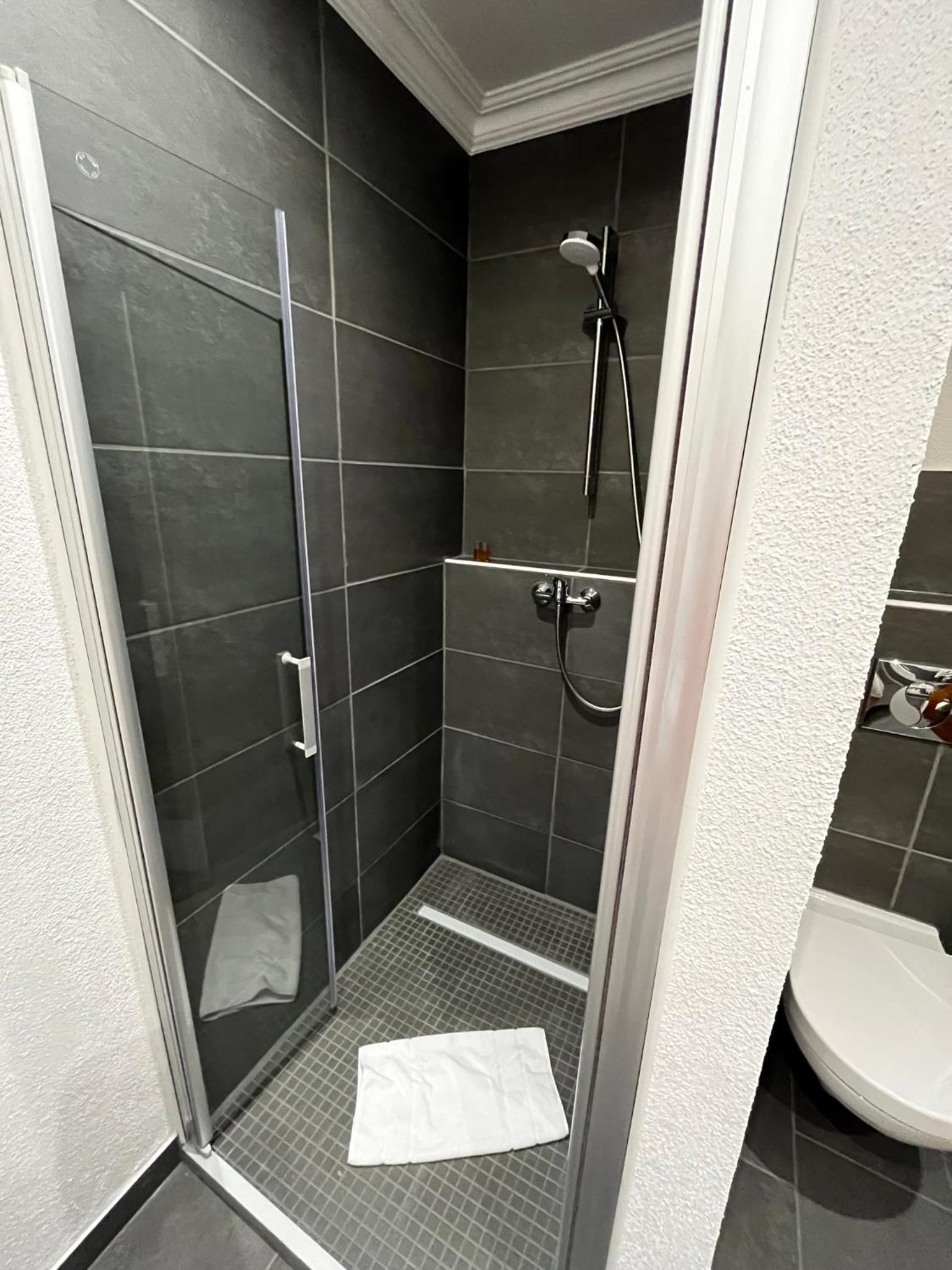 Deluxe Room - Photo 11