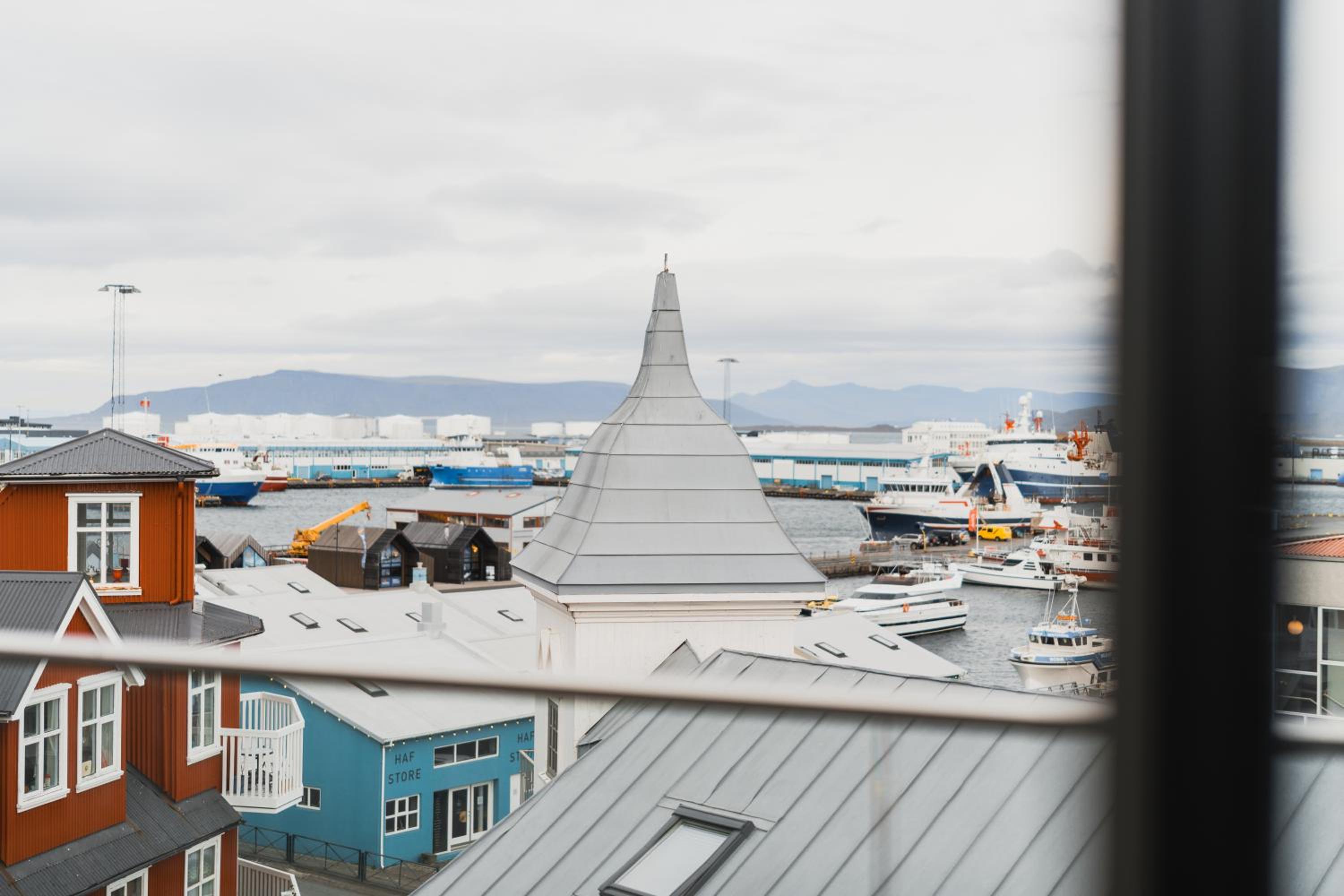 Suite with Harbor View and with Sauna and Gym Access photo 3
