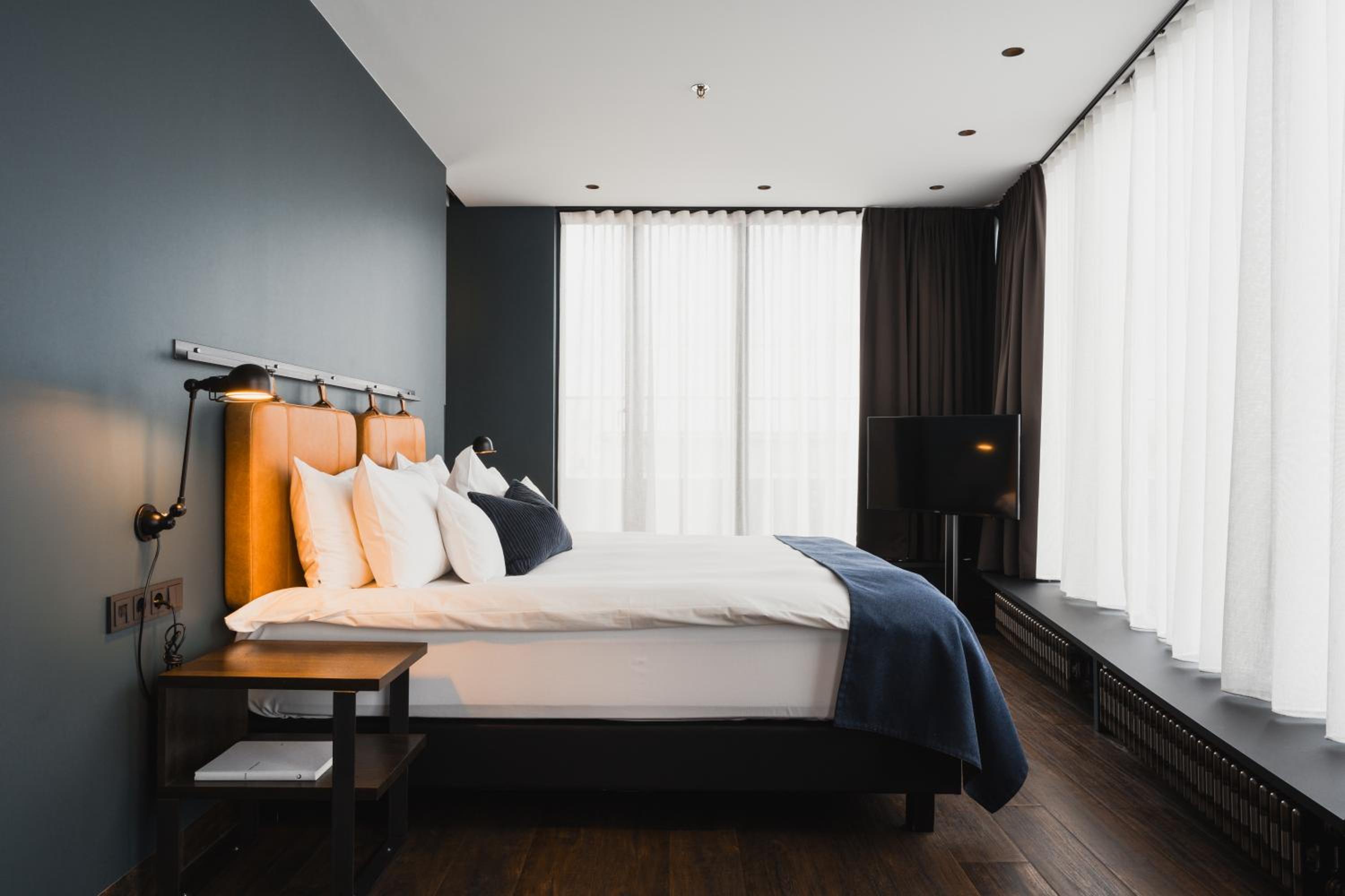 Suite with Harbor View and with Sauna and Gym Access