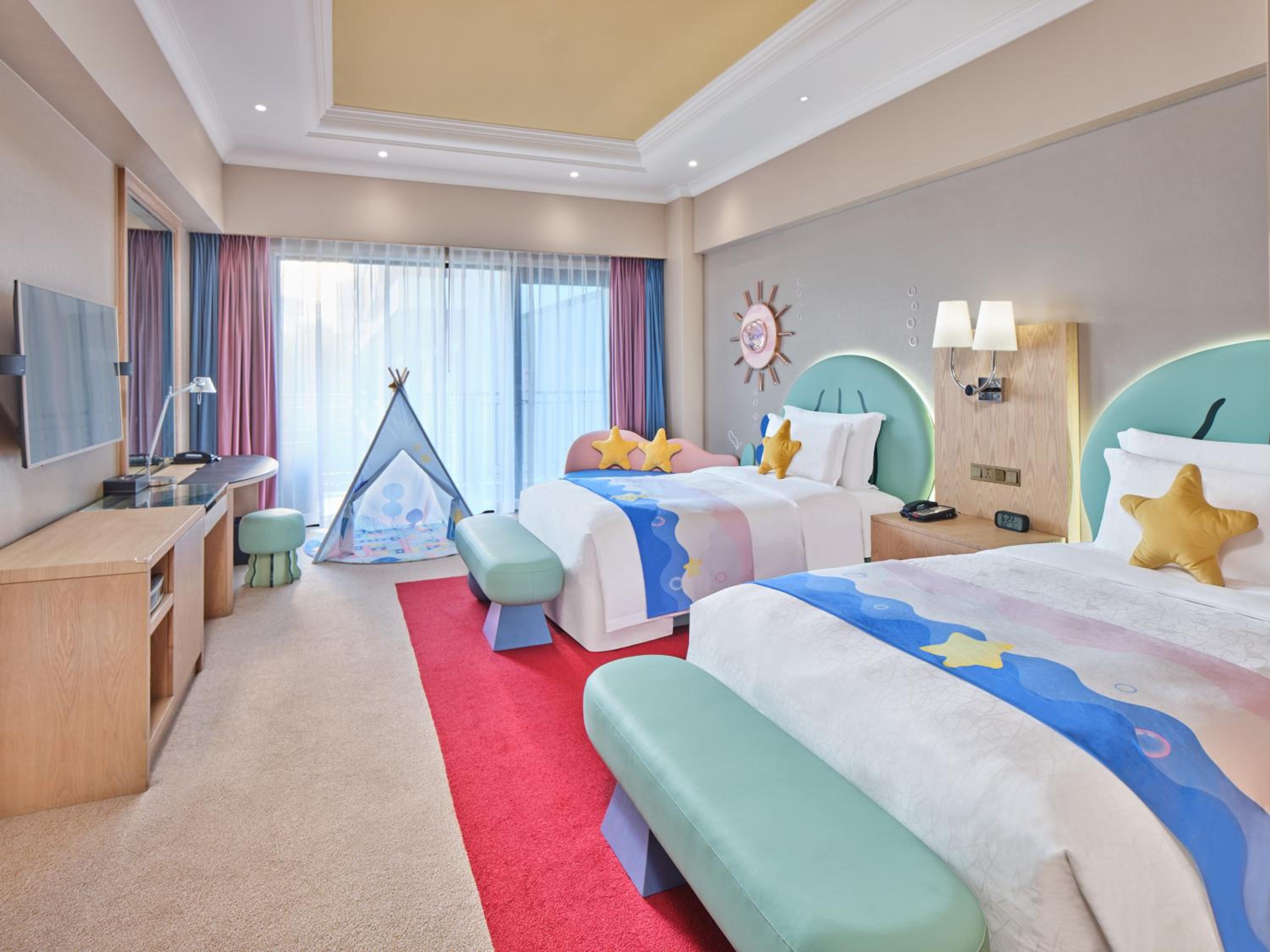 Family Twin Room - Photo 1