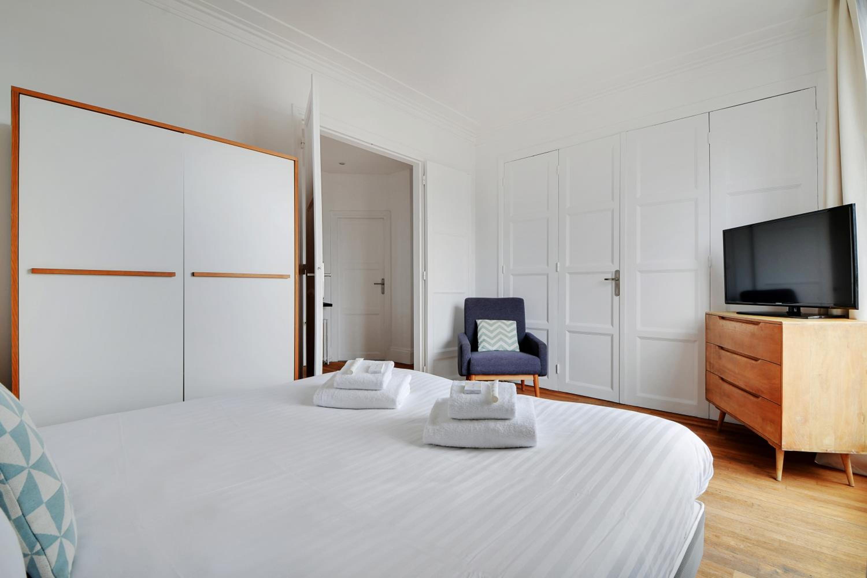 Two-Bedroom Apartment - A photo 3