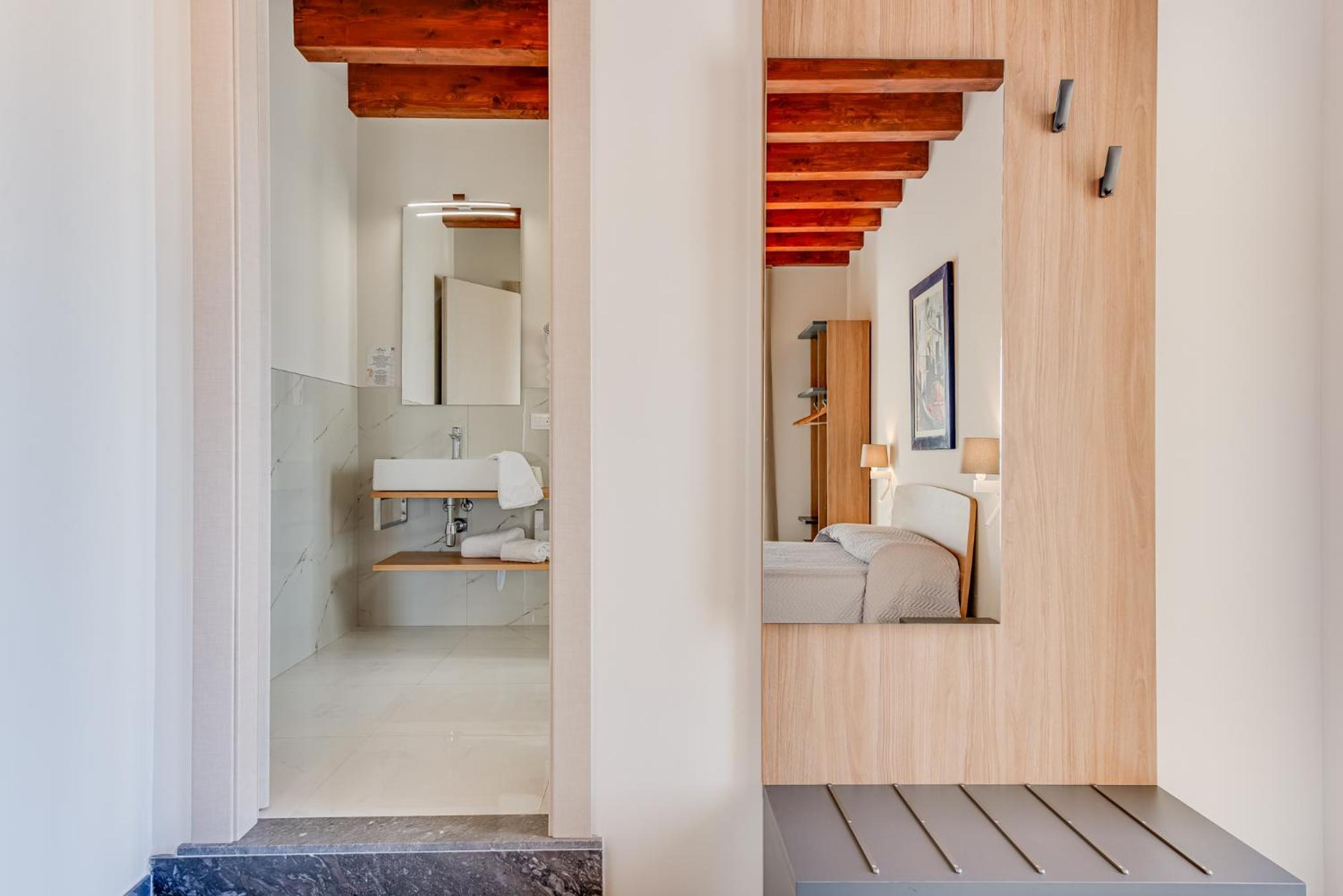 Deluxe Double Room with Sea View- Annex - Photo 3