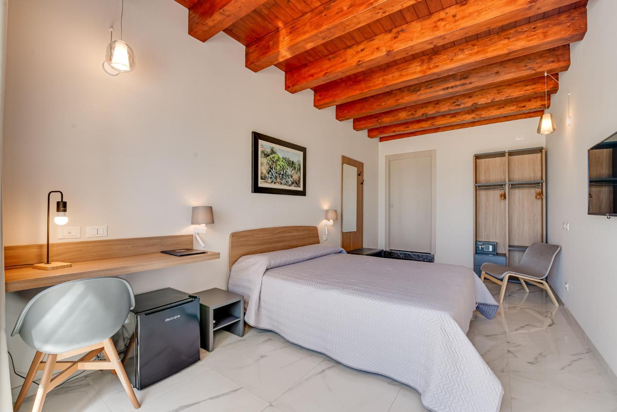 Deluxe Double Room with Sea View- Annex - Photo 1