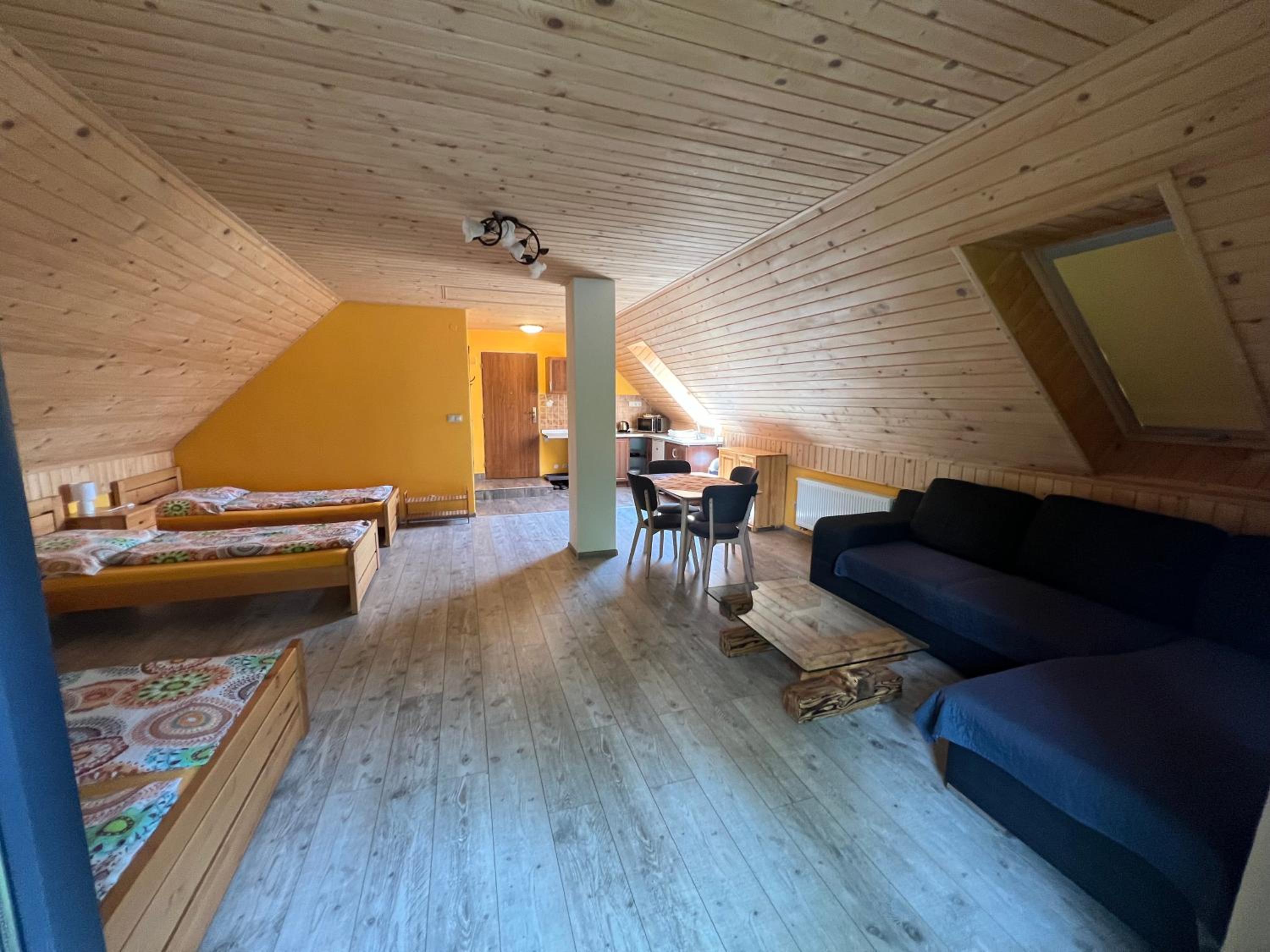 Family Studio - Photo 1