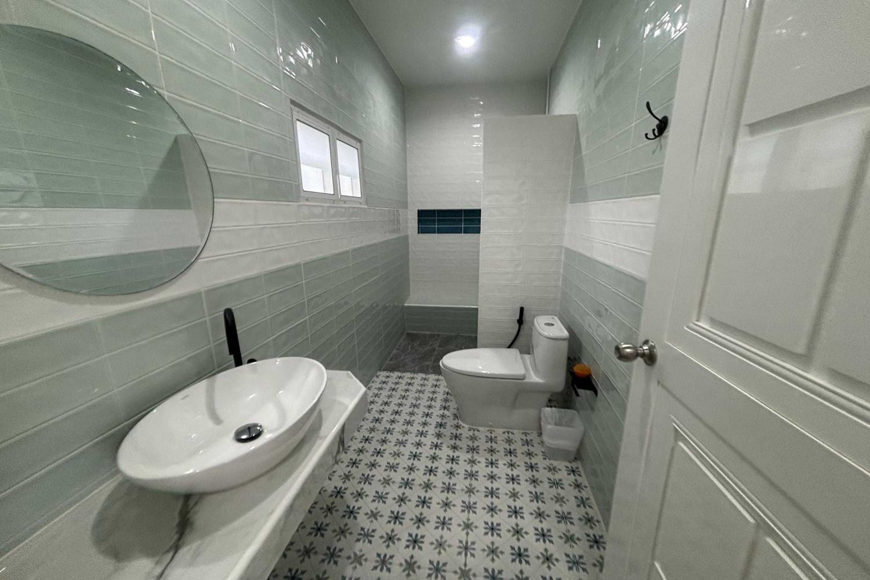 Two-Bedroom House - Photo 8