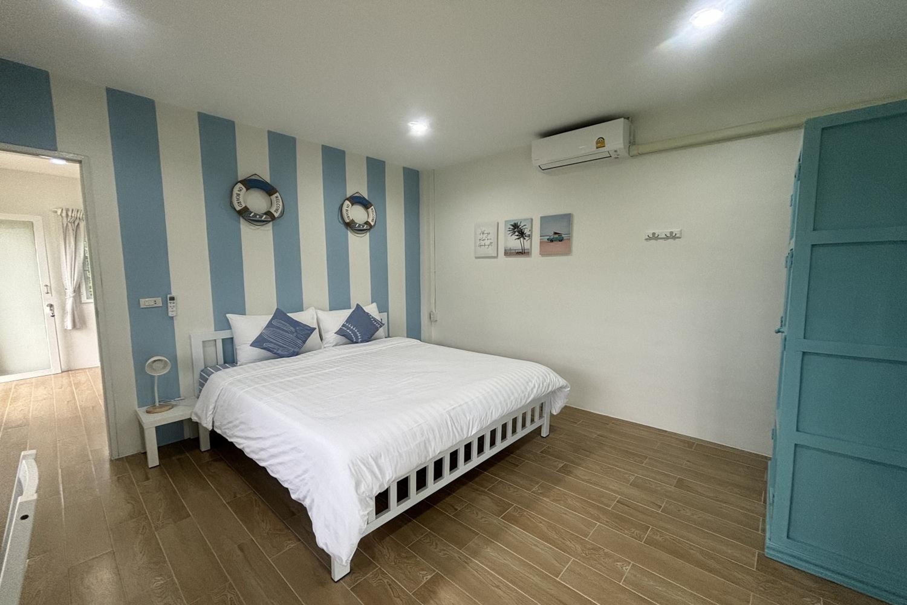 Two-Bedroom House - Photo 12