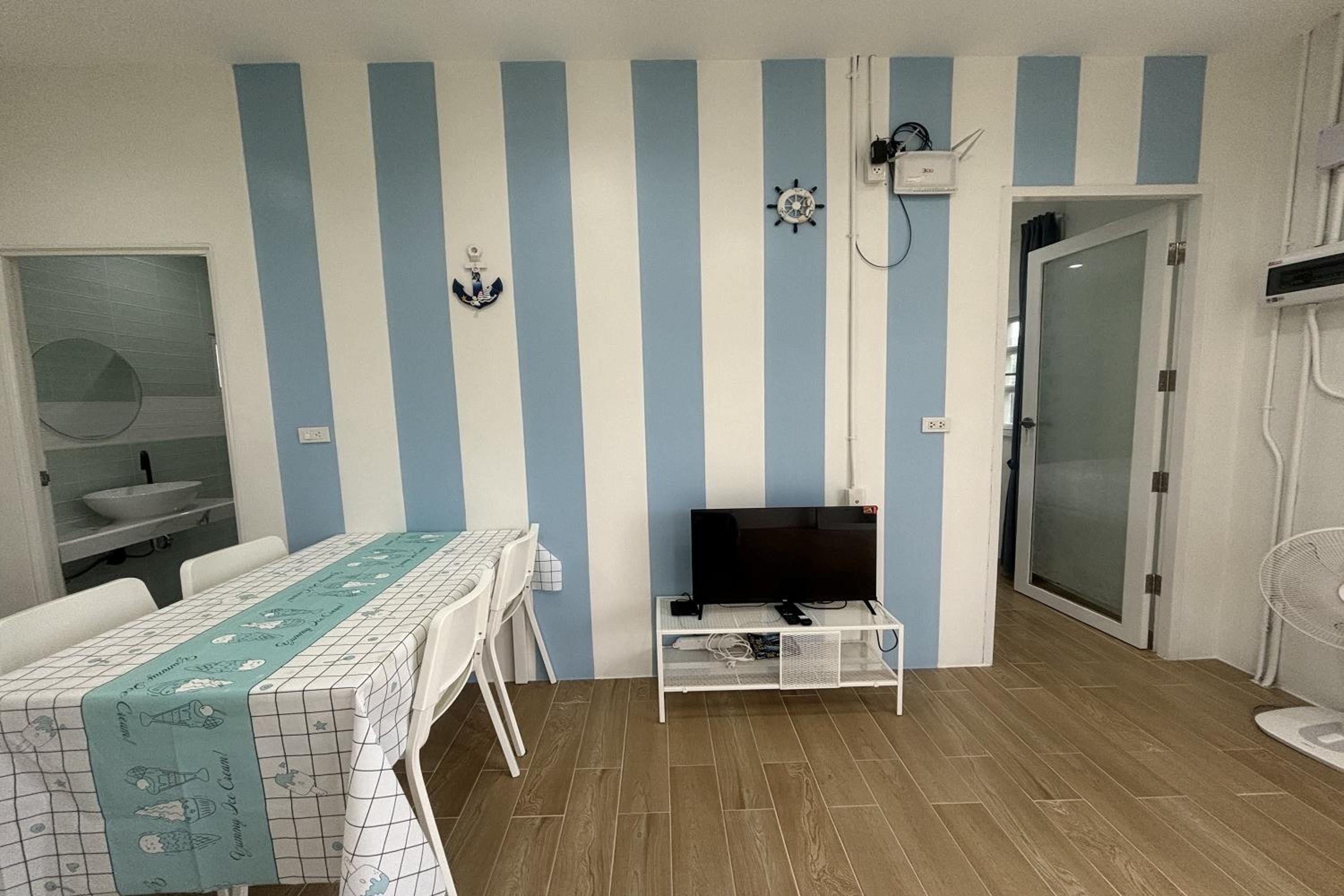 Two-Bedroom House - Photo 10