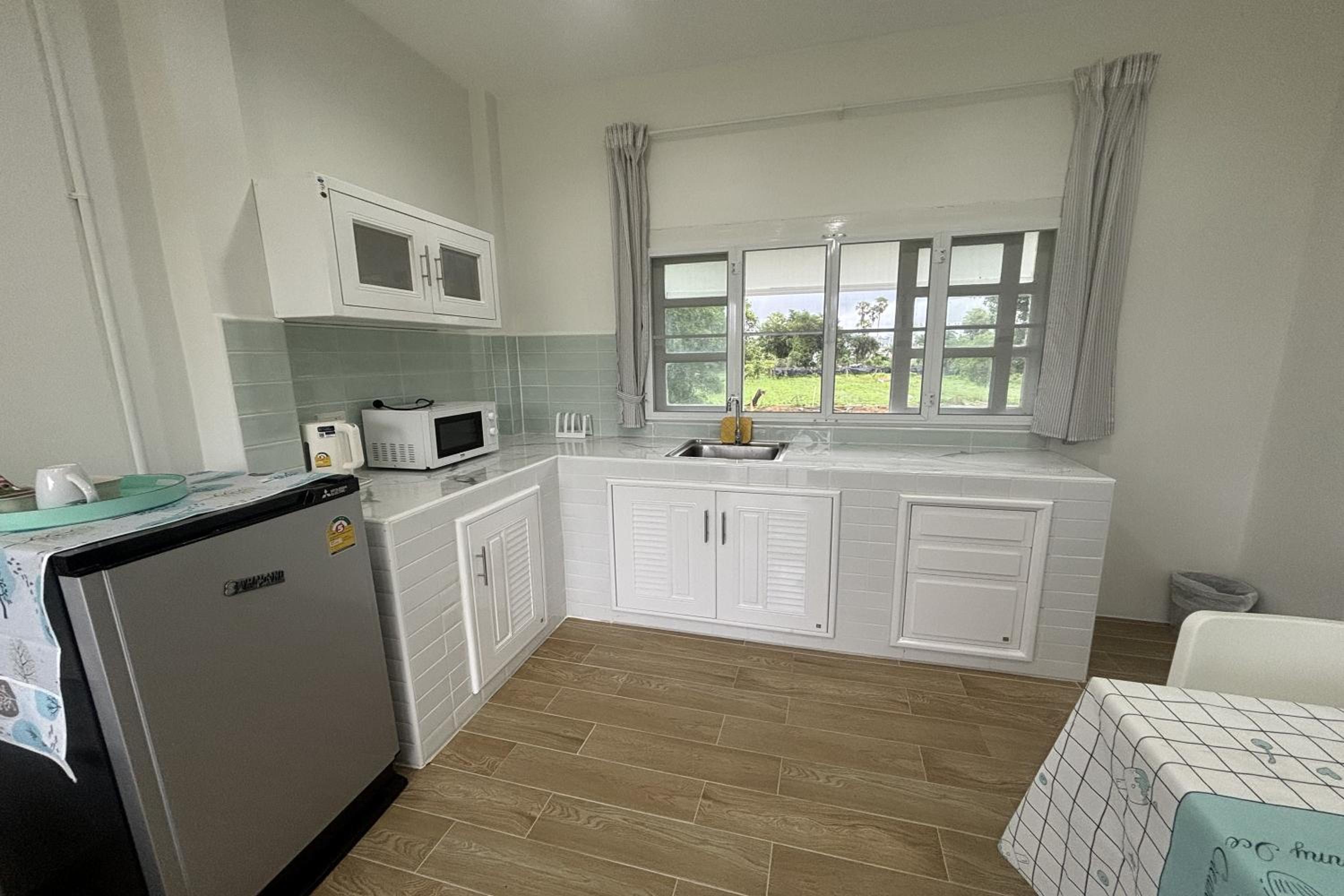 Two-Bedroom House - Photo 4