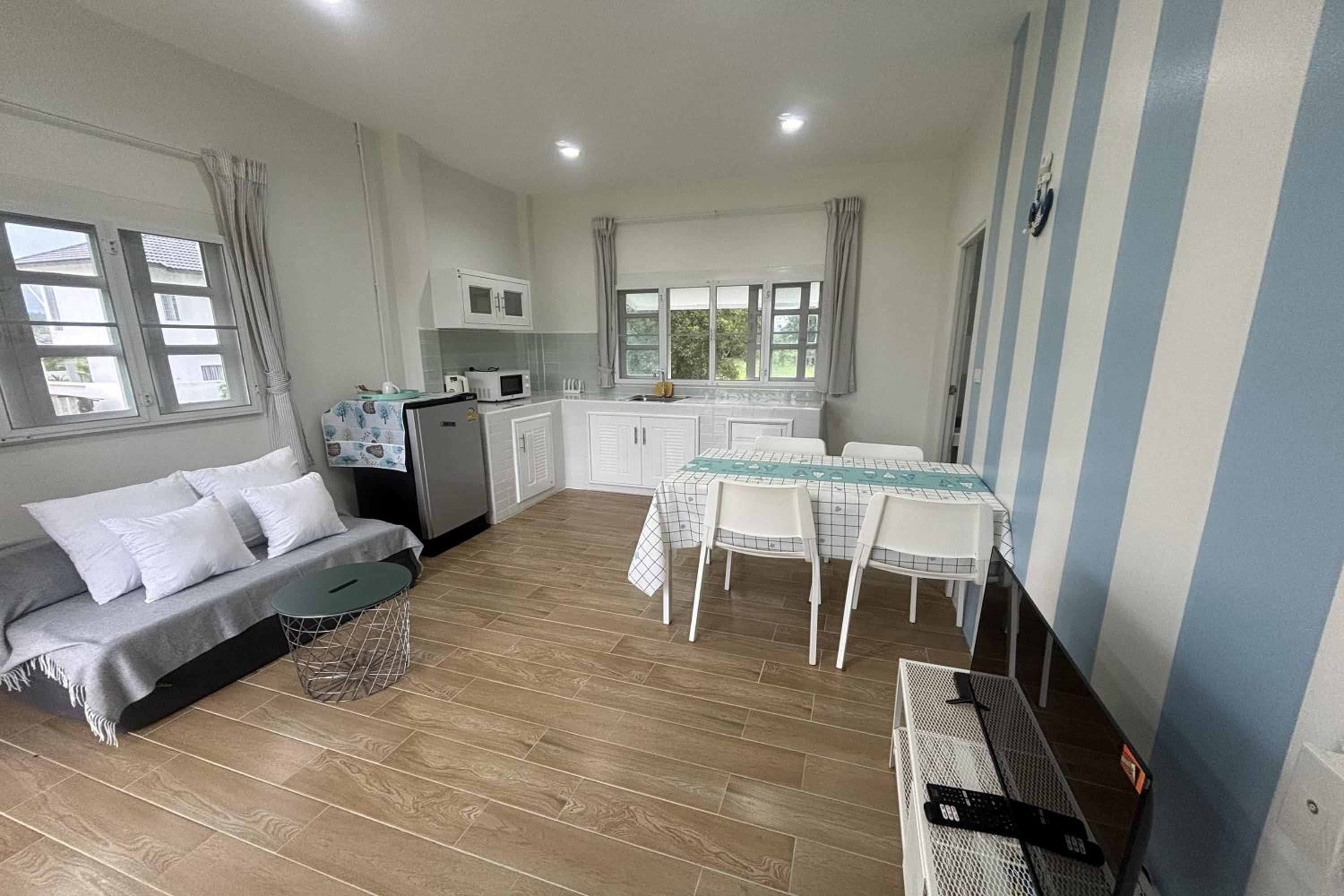 Two-Bedroom House - Photo 9