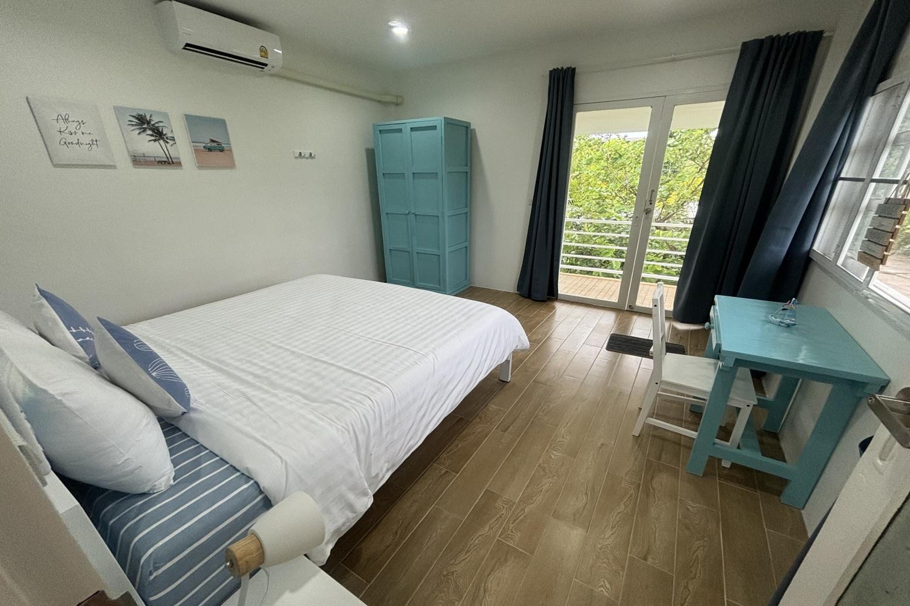 Two-Bedroom House - Photo 3