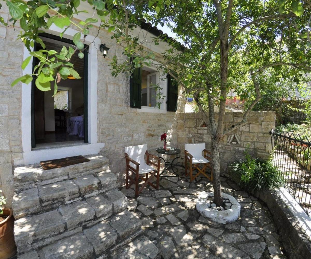 Triple Room with Garden View photo 2