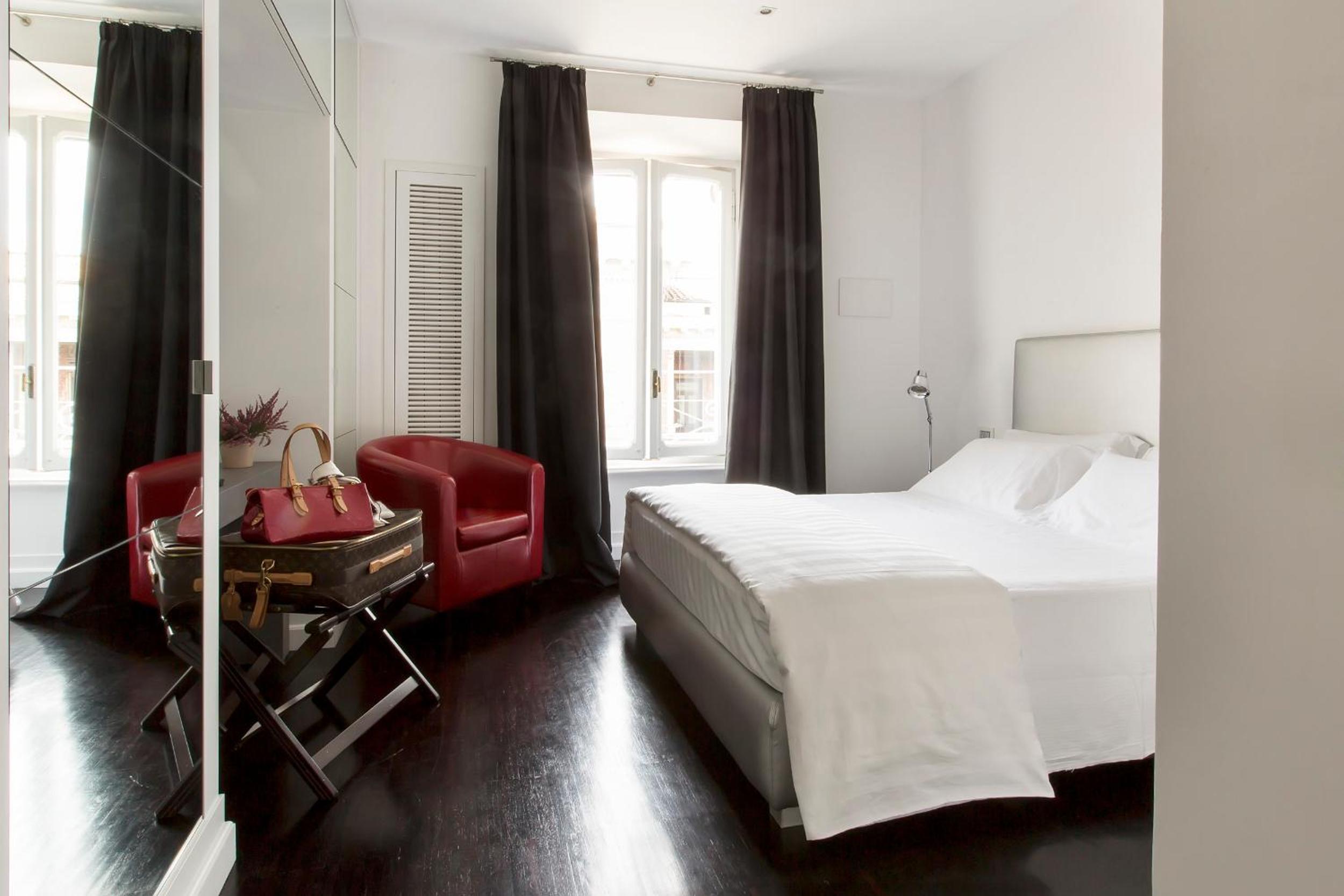 Large Double Room photo 3