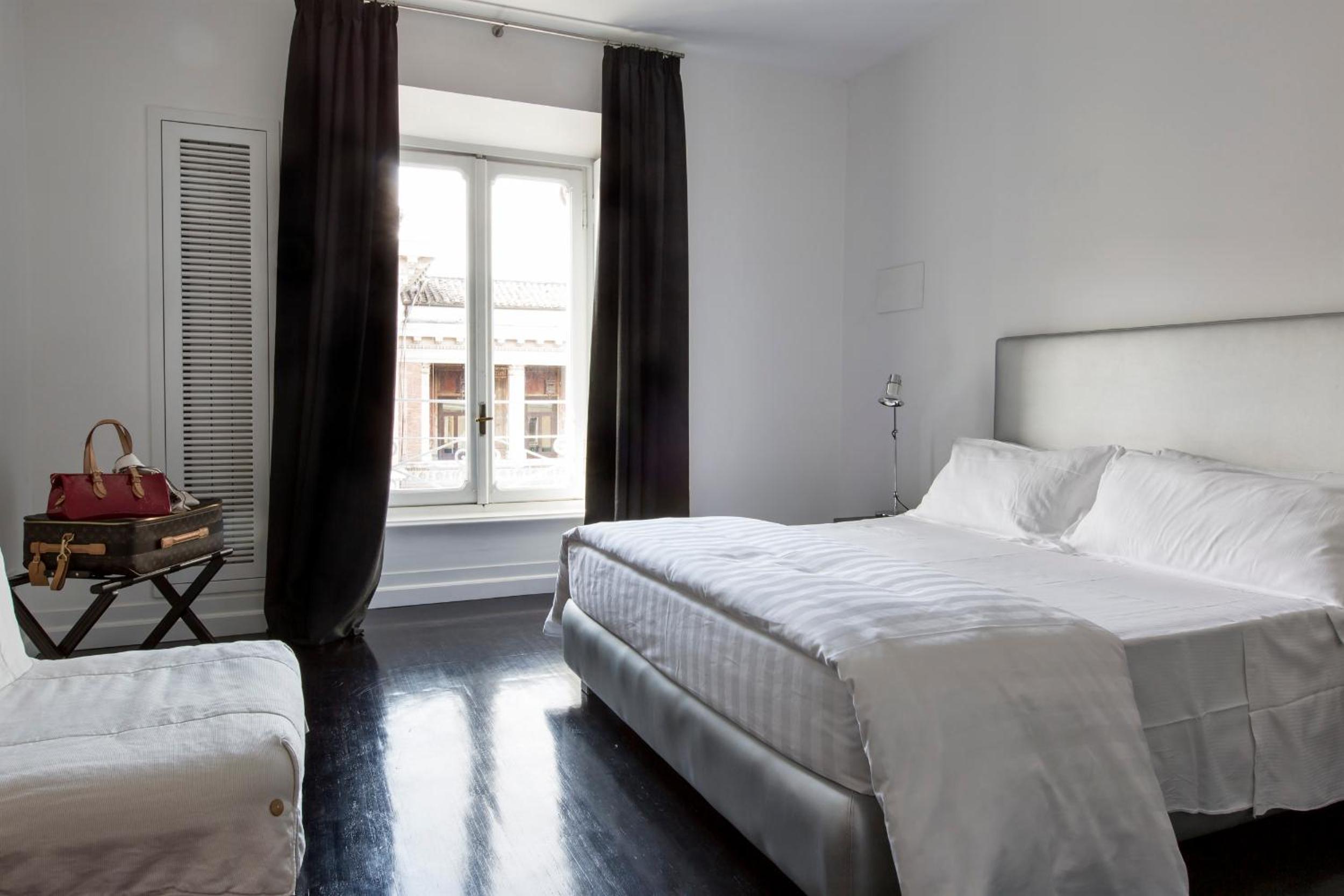 Large Double Room photo 2