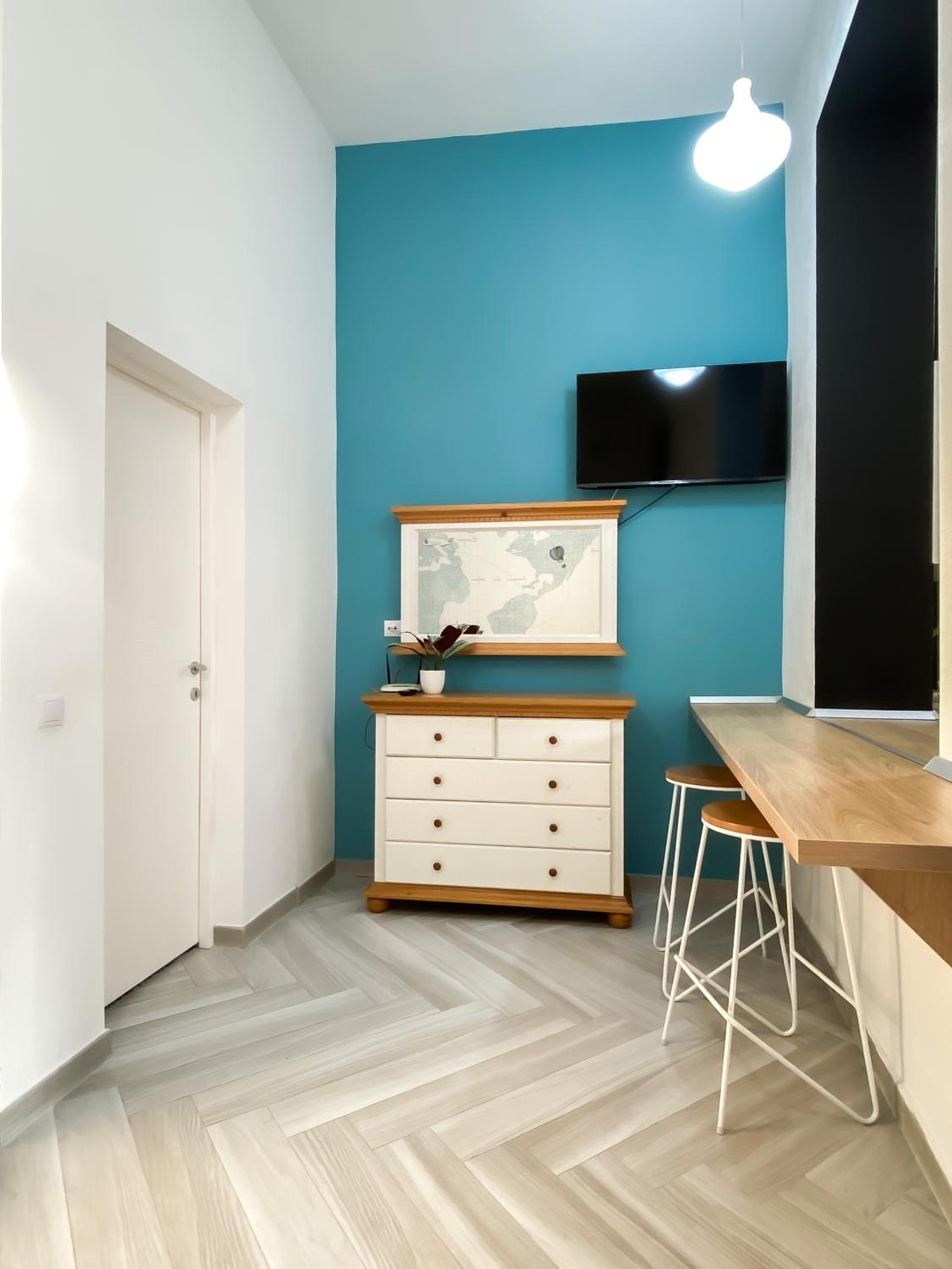 One-Bedroom Apartment photo 1