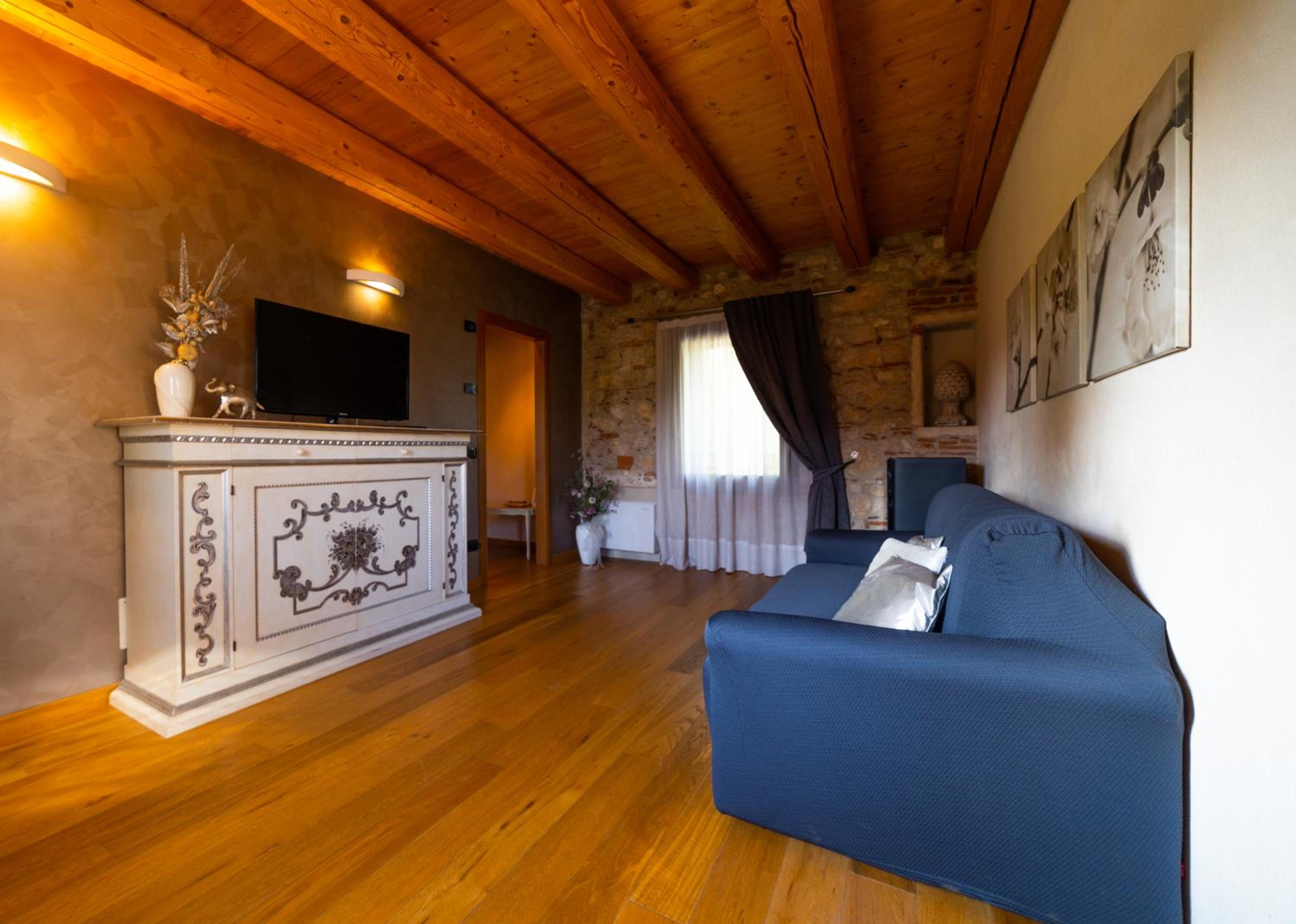 Large Double Room photo 3
