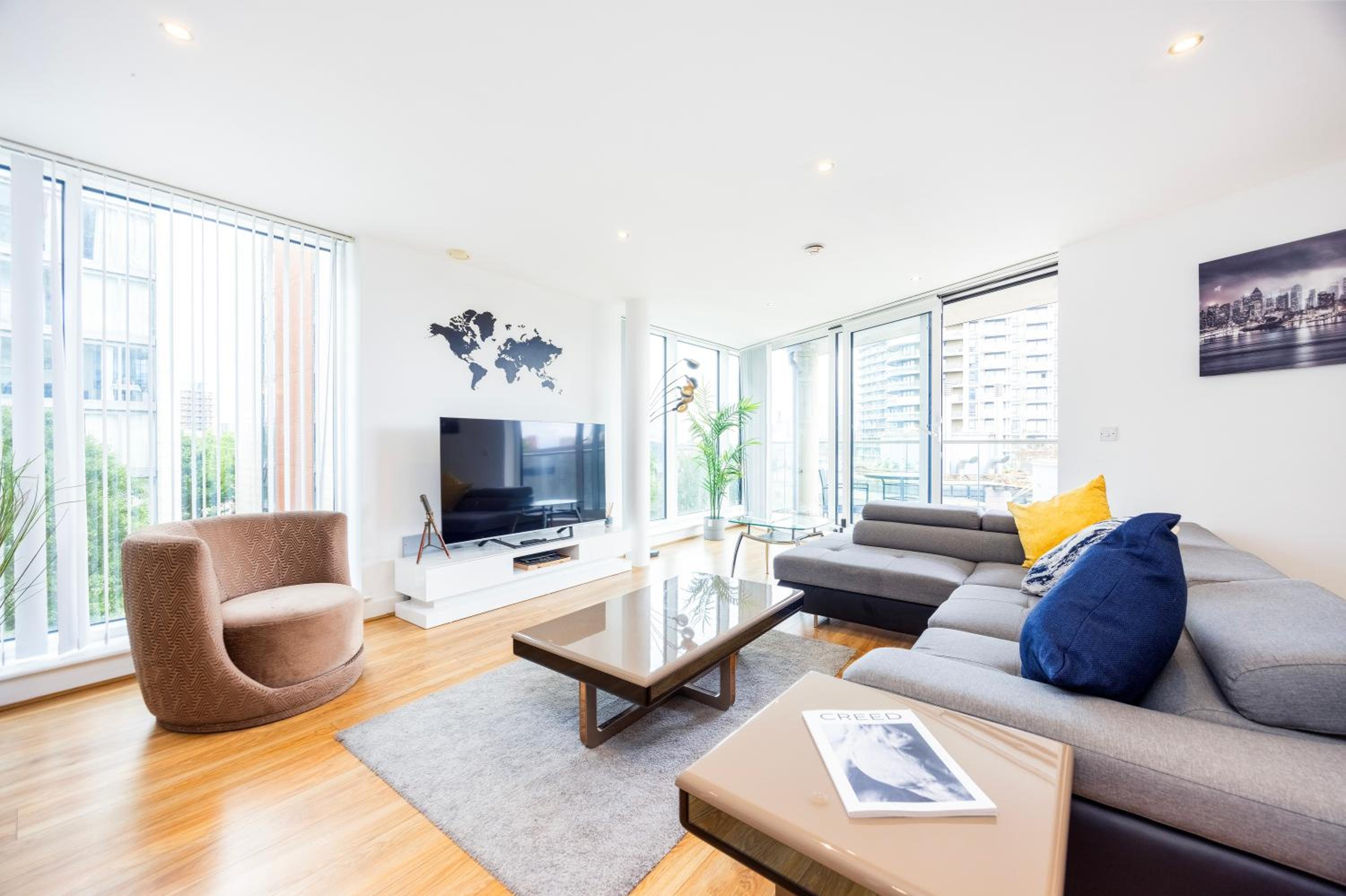 Three-Bedroom Premium Apartment with Balcony photo 3