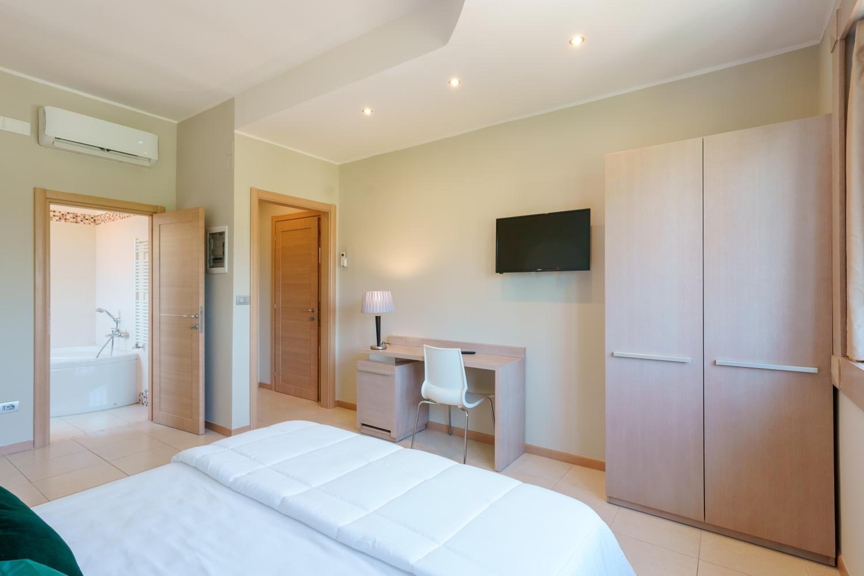 Superior Double or Twin Room photo 2