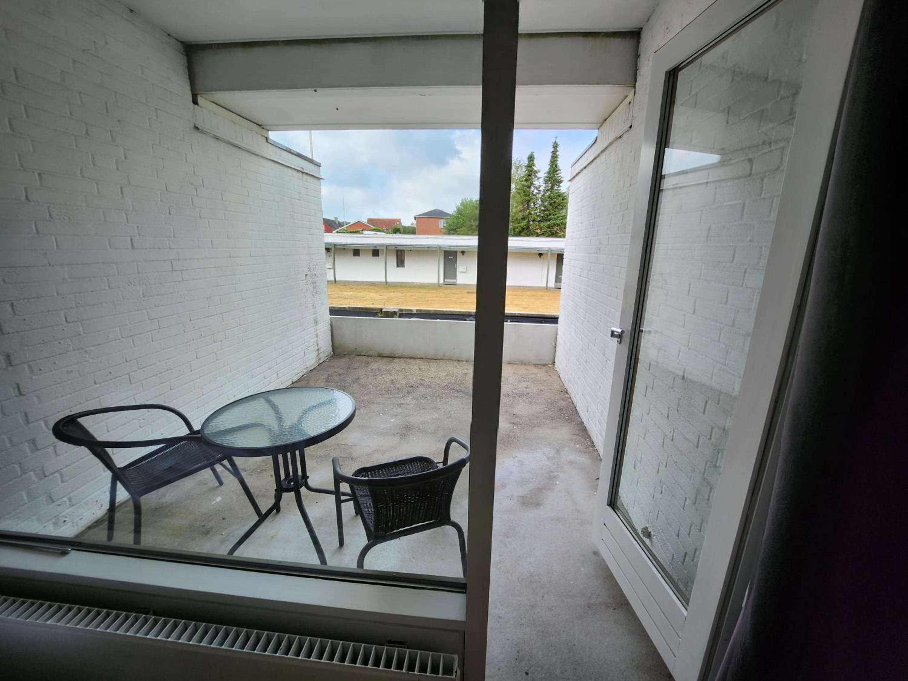 Double Room with Private Bathroom - Photo 2