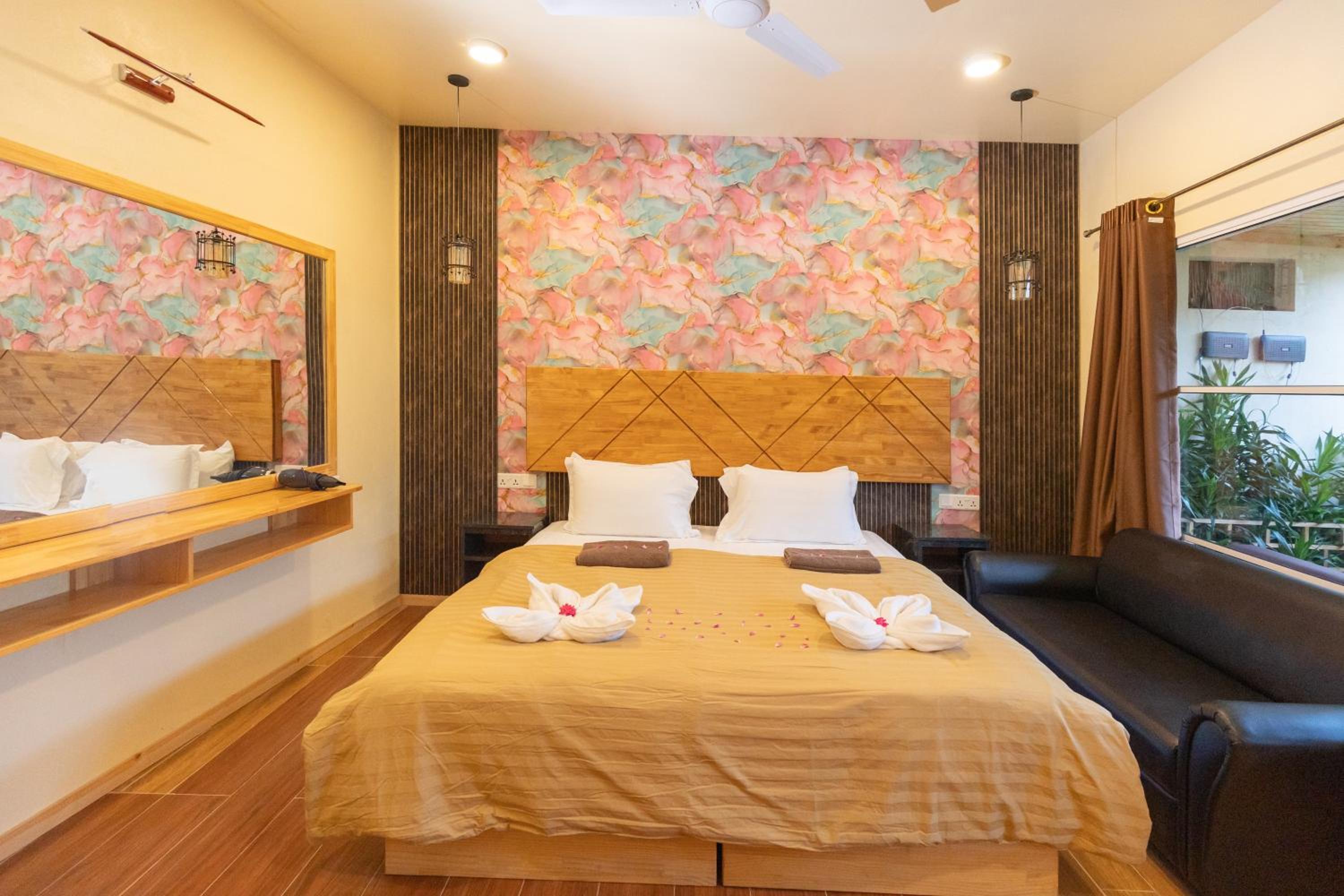 Deluxe Double or Twin Room with Garden View photo 3