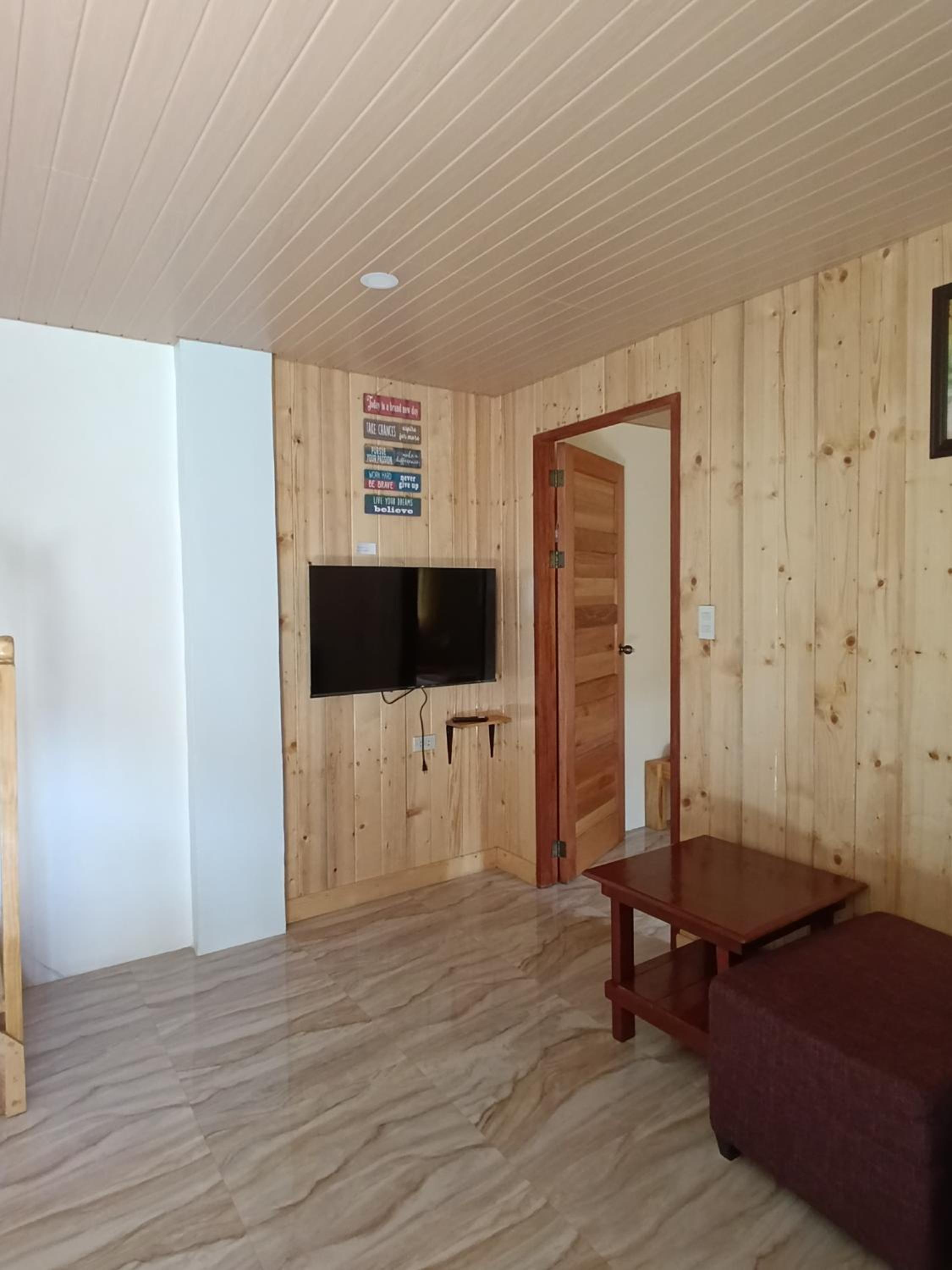 Five-Bedroom House photo 1