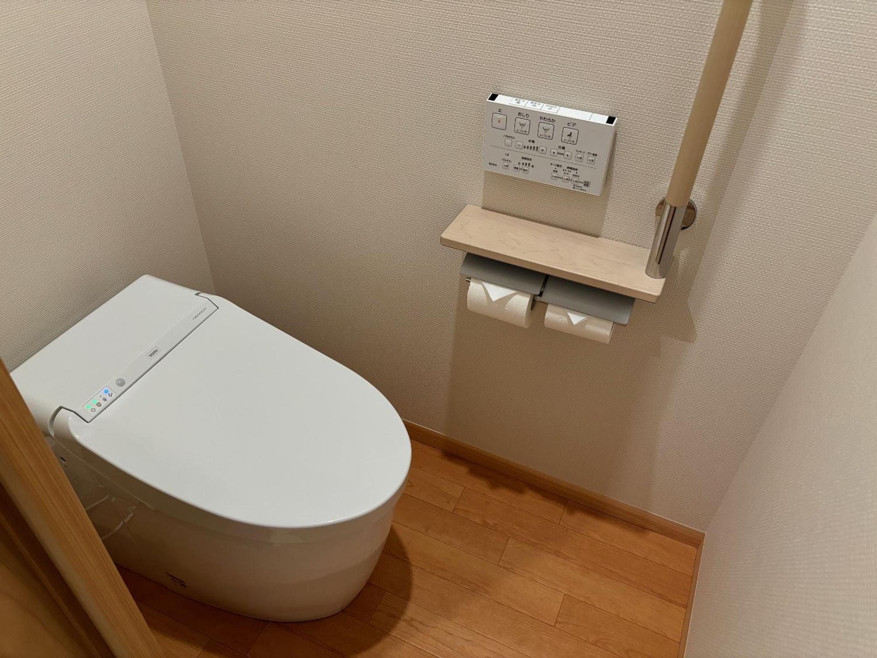 Large Modern Japanese-Style Room with Futon - No Bath, No Shower - Photo 7