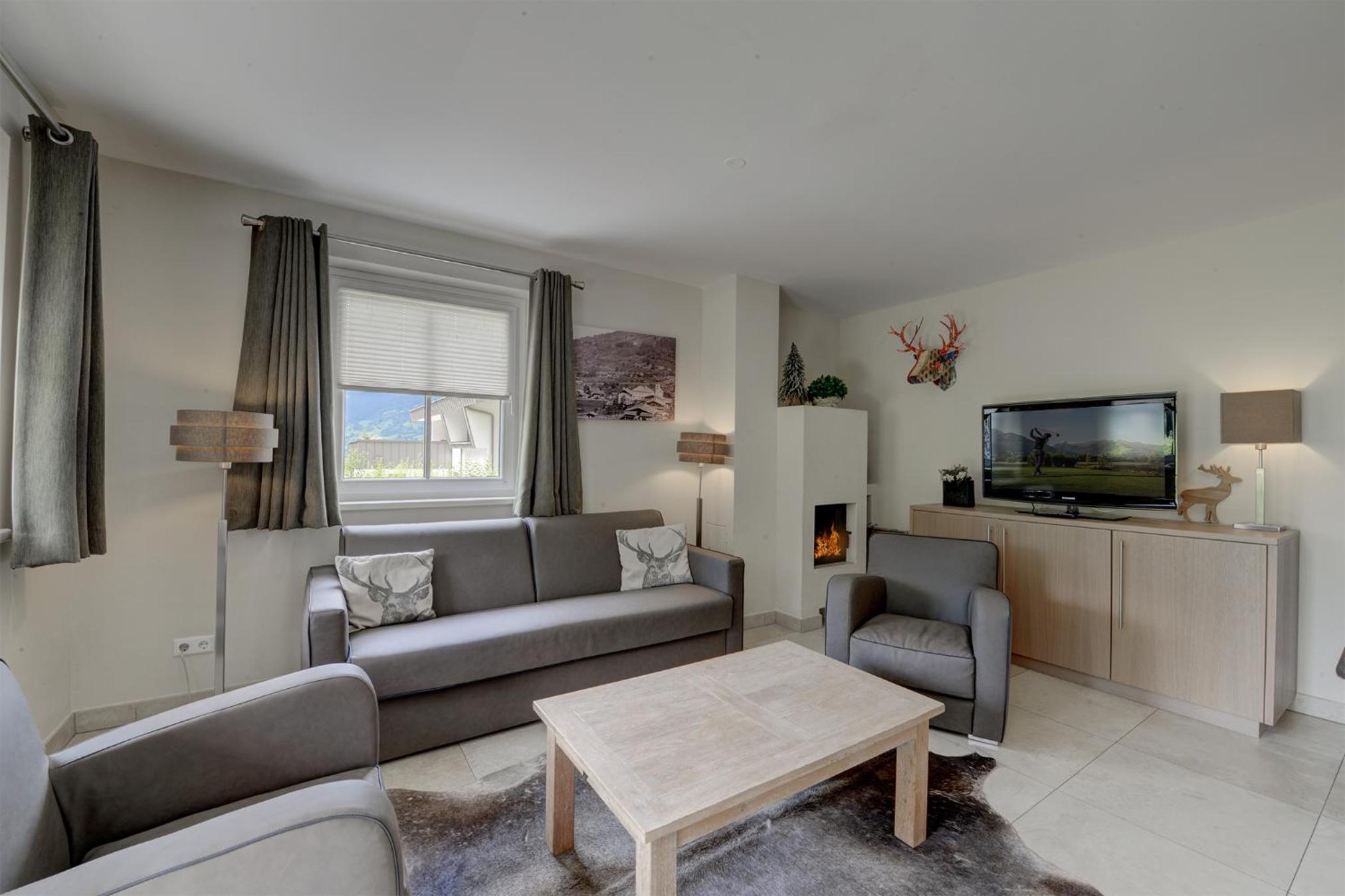 Deluxe One-Bedroom Apartment with Garden View photo 1
