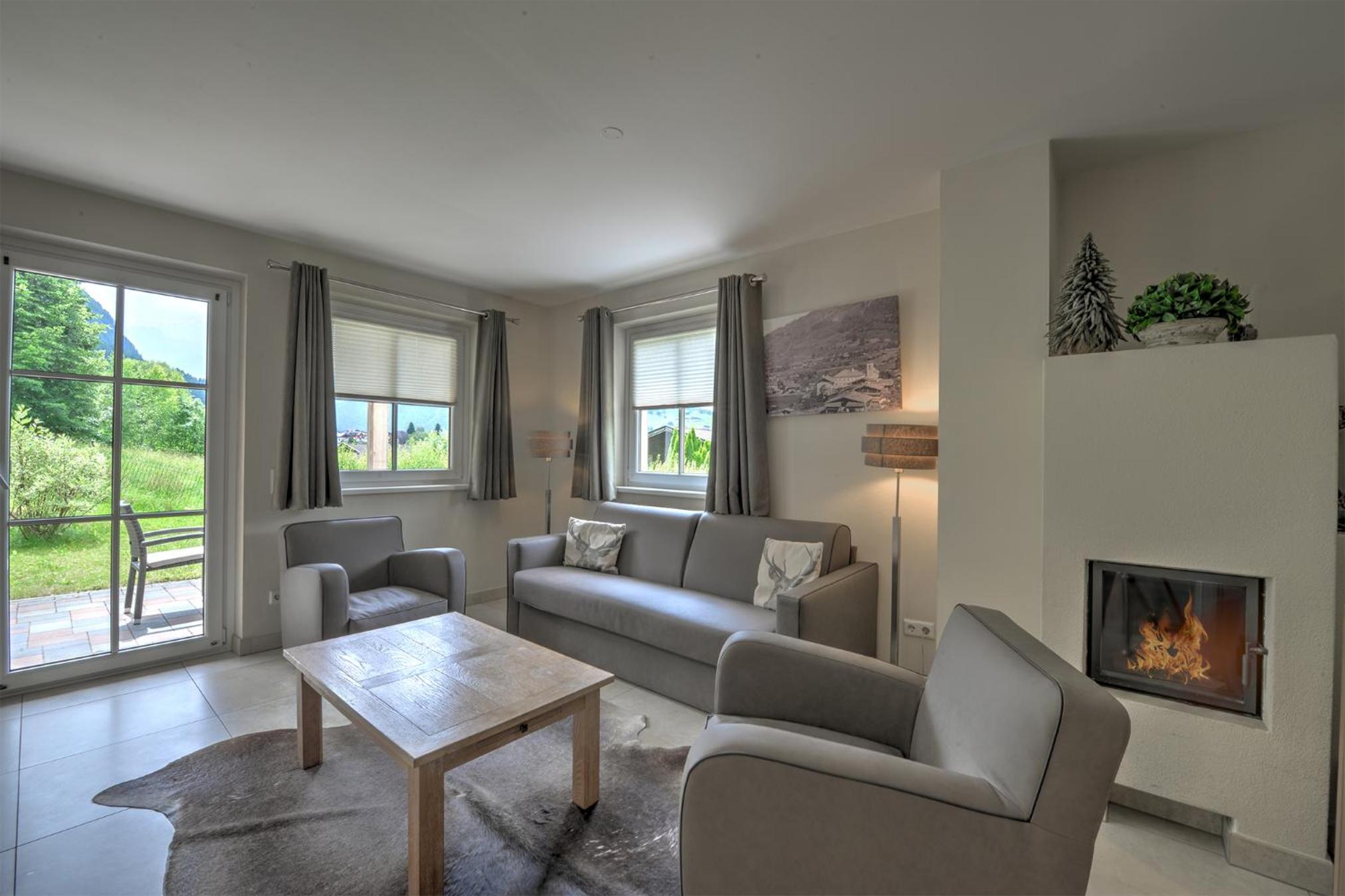 Deluxe One-Bedroom Apartment with Garden View photo 2